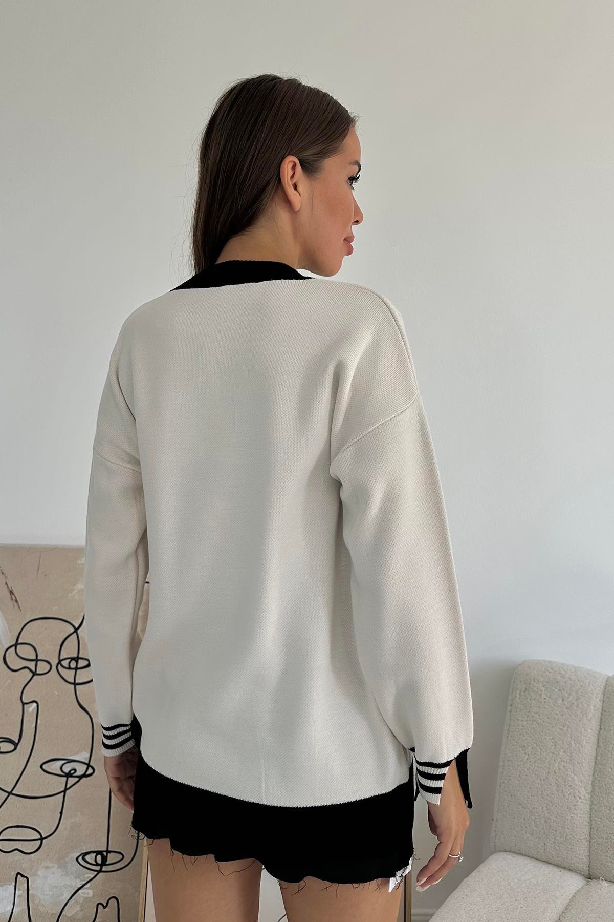 Toptan Siyah Yaka ve Manşet Garnili Triko Kazak