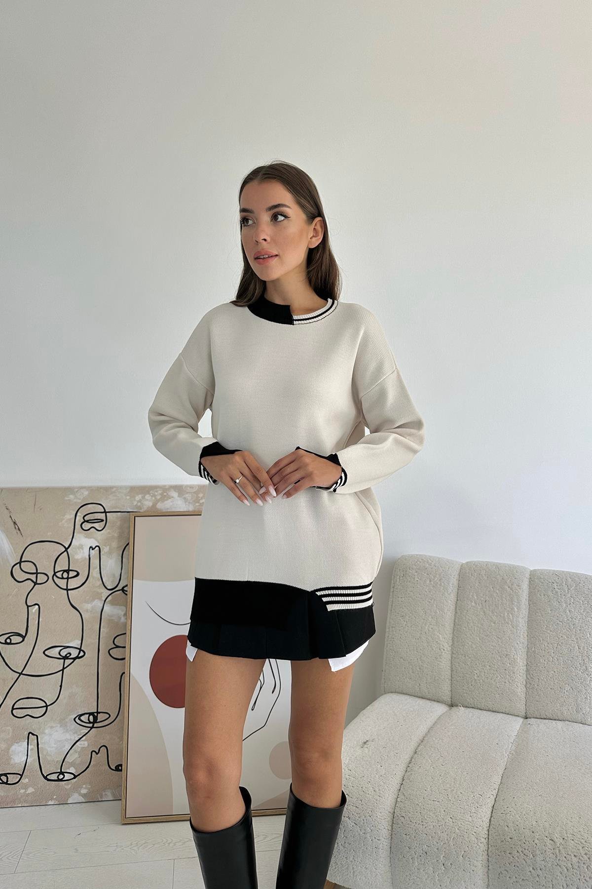 Toptan Siyah Yaka ve Manşet Garnili Triko Kazak