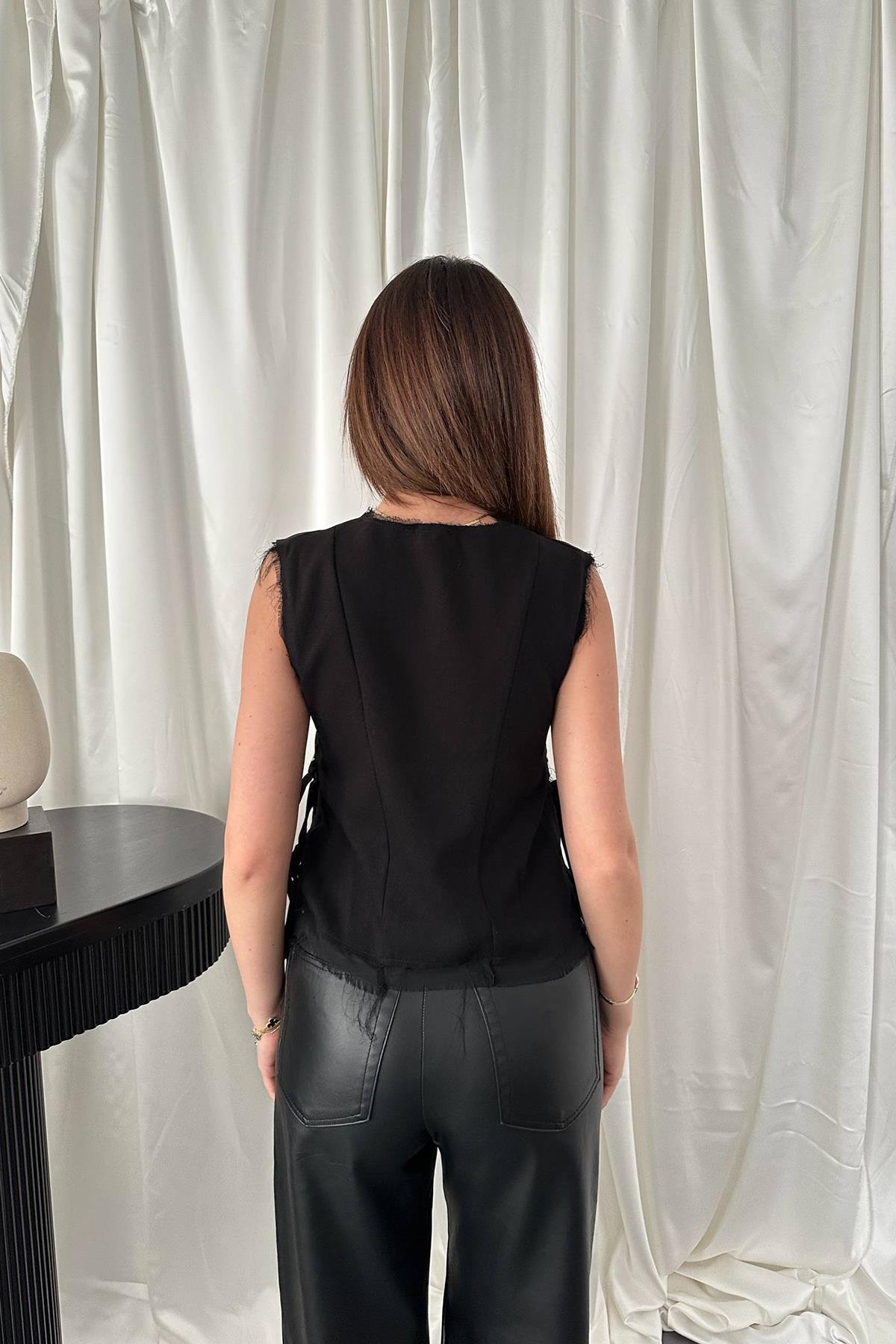 Toptan Siyah Yanları Bağcıklı Yelek