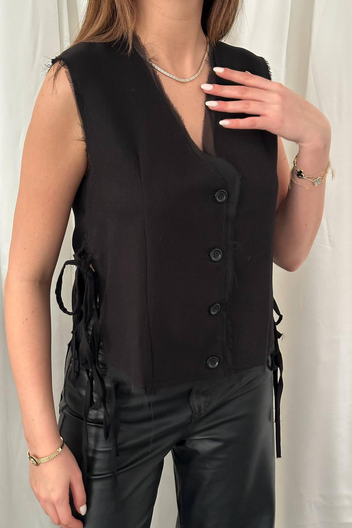 Toptan Siyah Yanları Bağcıklı Yelek