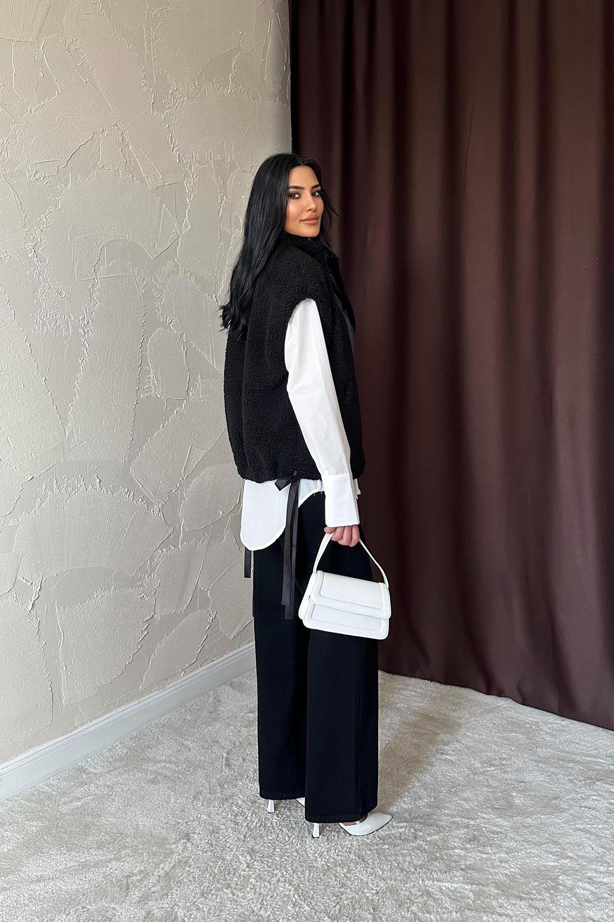 Оптовый черный жилет с завязками по бокам