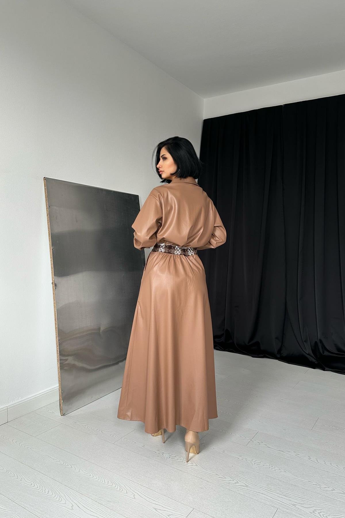 Toptan Taba Garnili Etekli Deri Takım