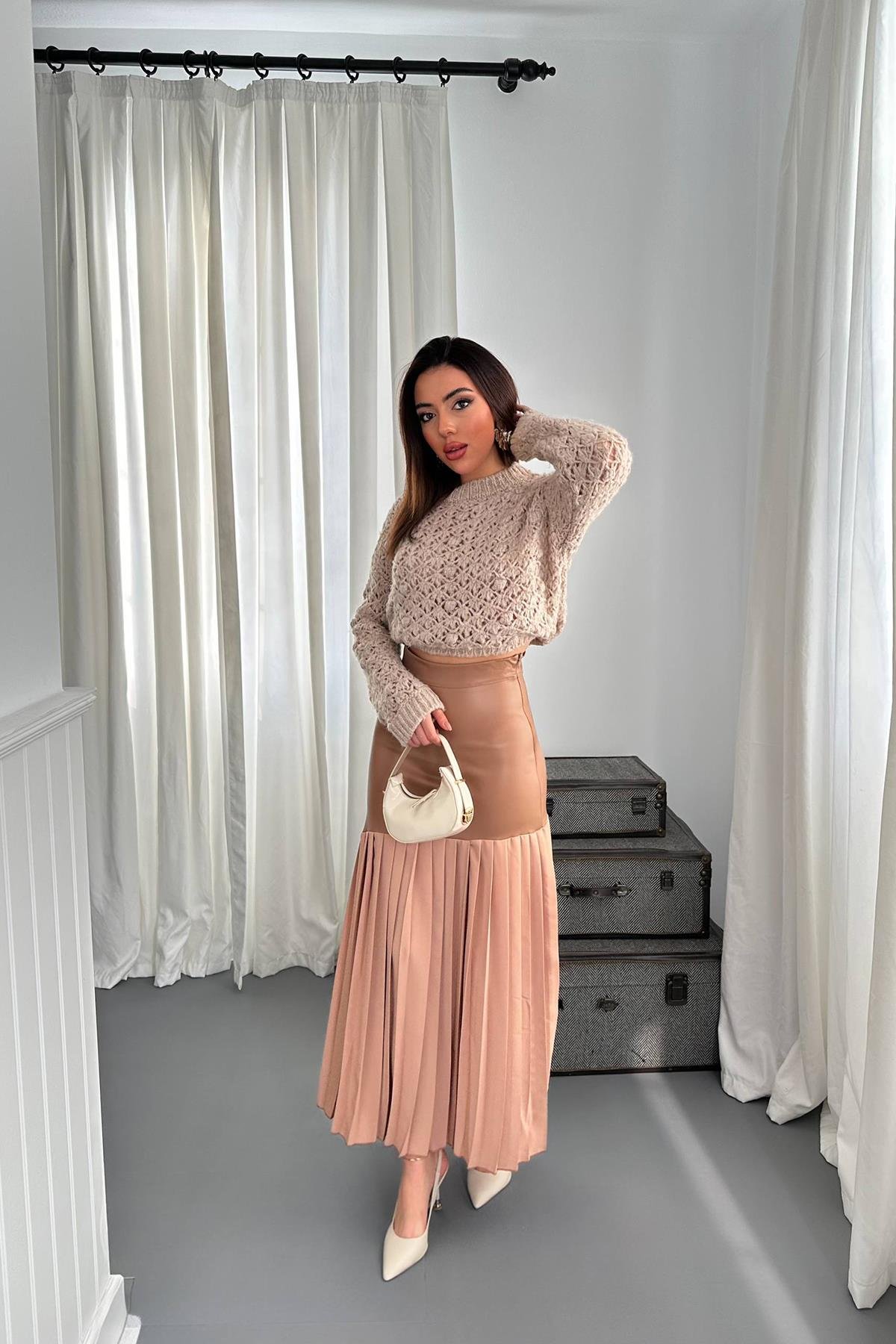 تنورة جلدية مطوية من أسفل المنك للبيع بالجملة