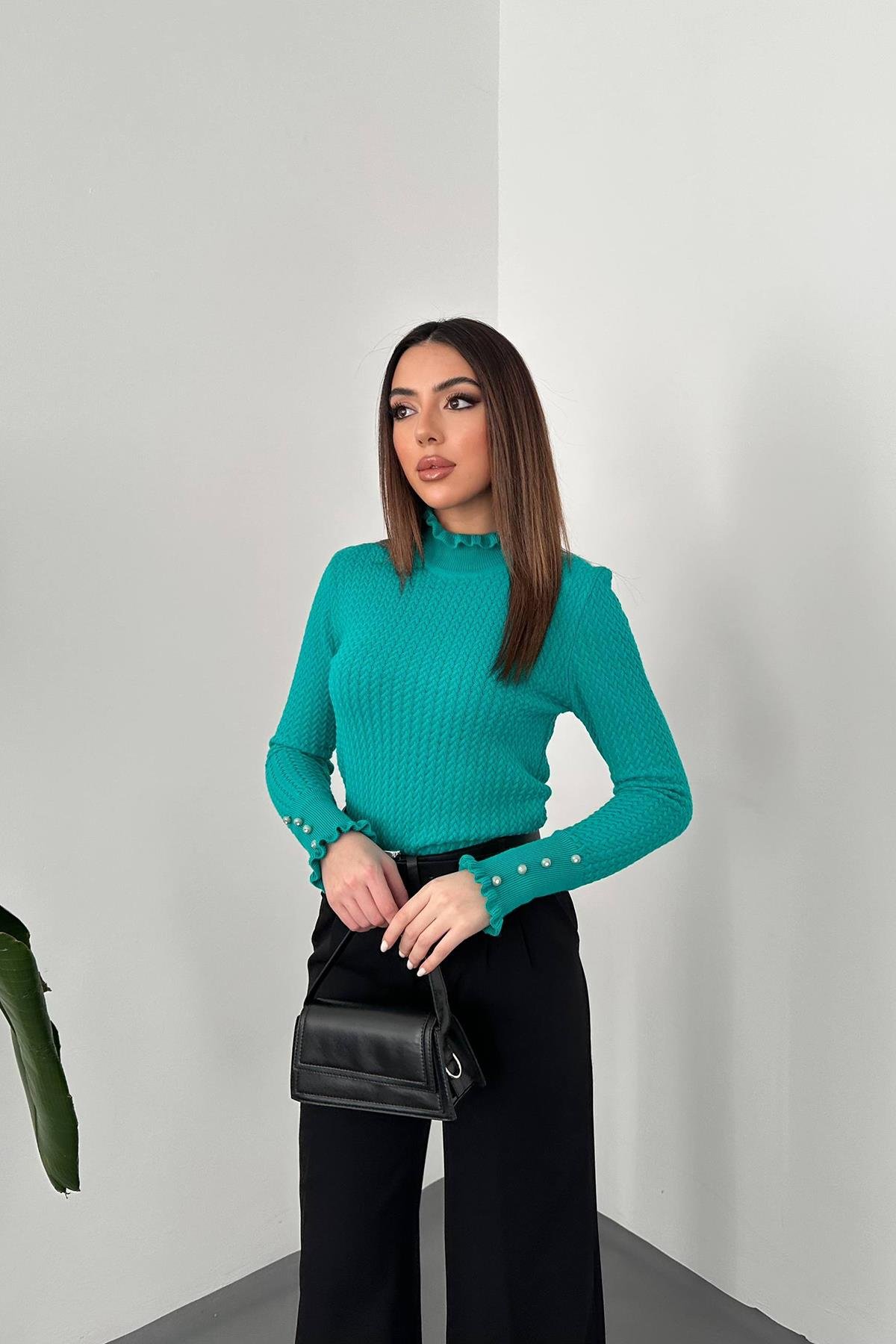 Toptan Yeşil Boğazlı ve Örgülü Triko Kazak