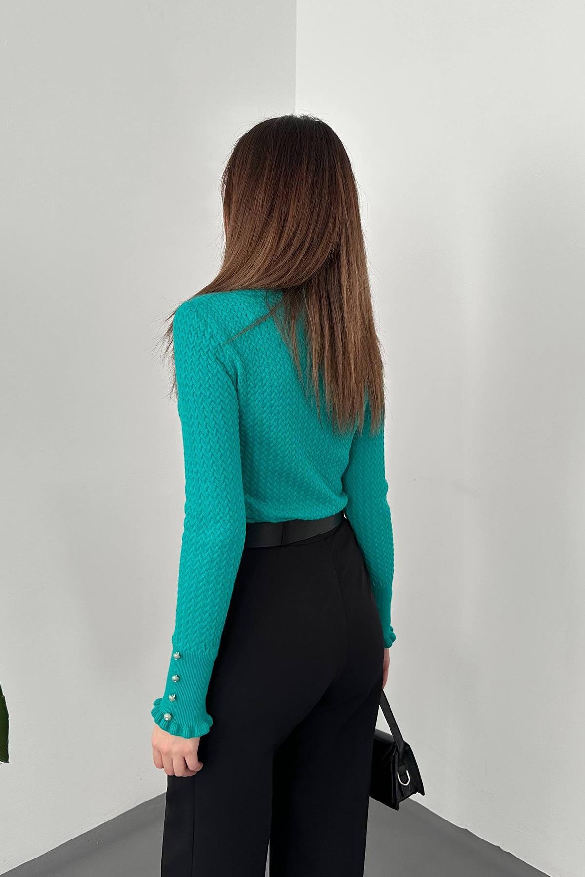 Toptan Yeşil Boğazlı ve Örgülü Triko Kazak