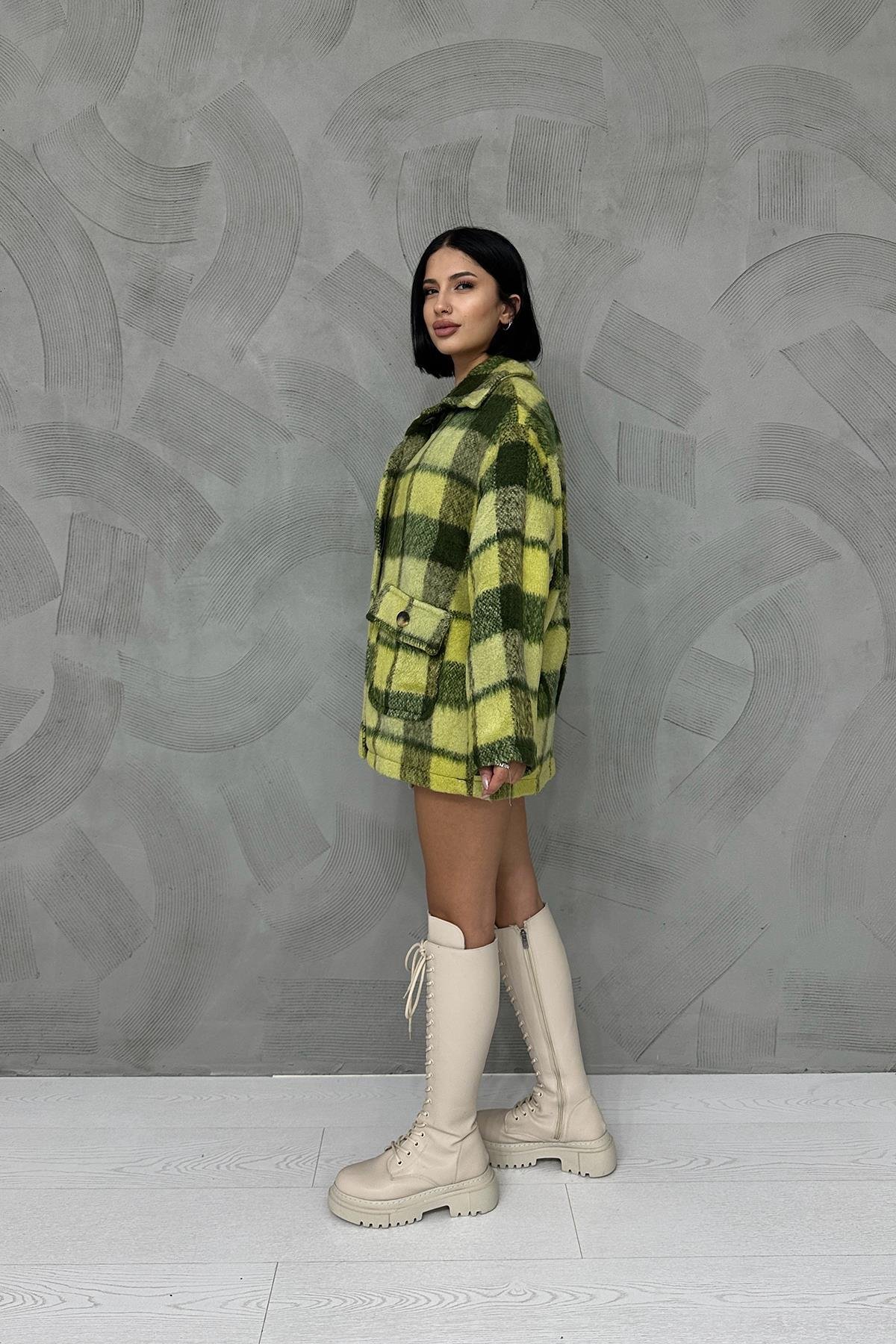 Toptan Yeşil Düğmeli Ekoseli Kadın Kaban