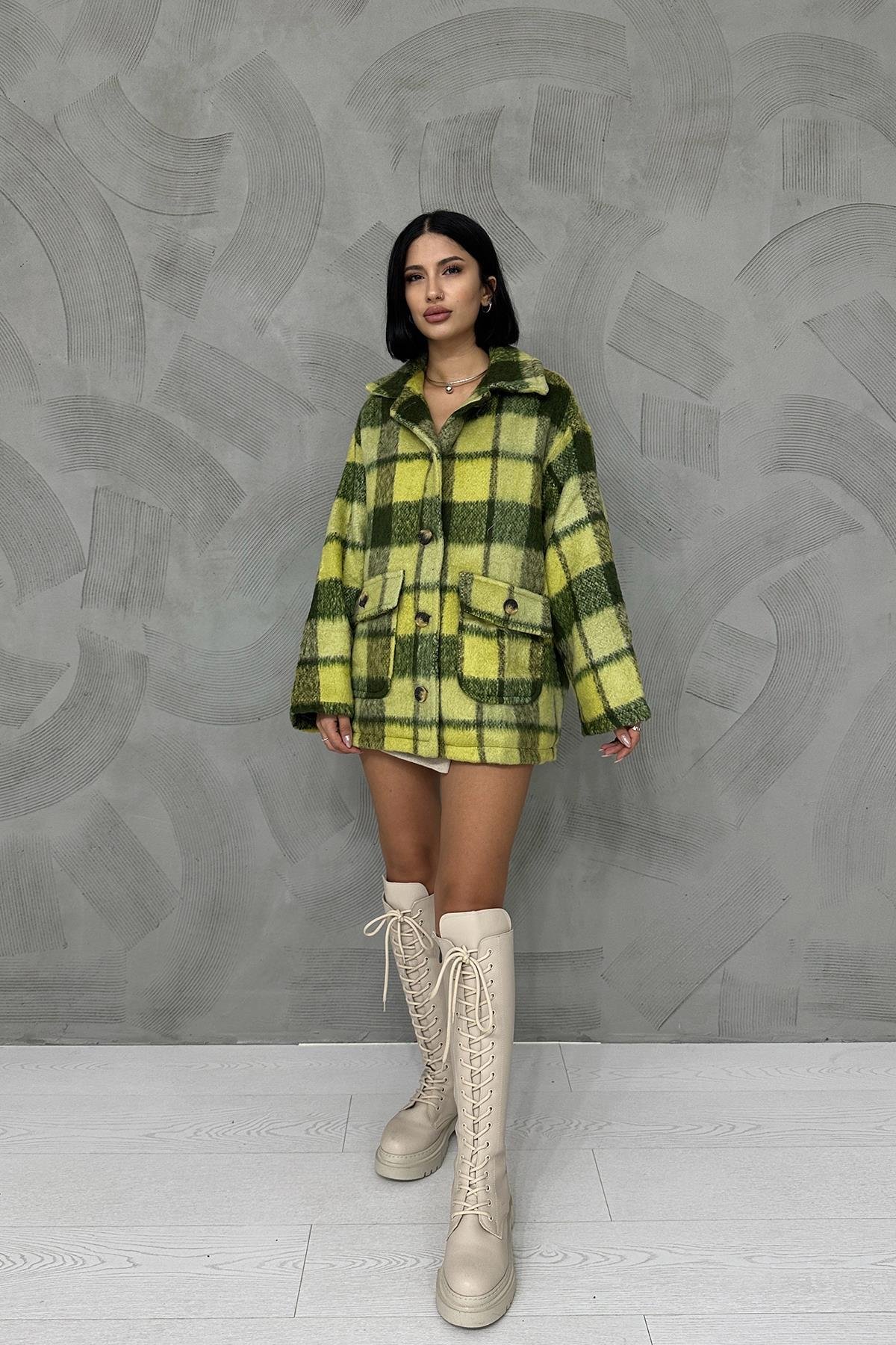 Toptan Yeşil Düğmeli Ekoseli Kadın Kaban