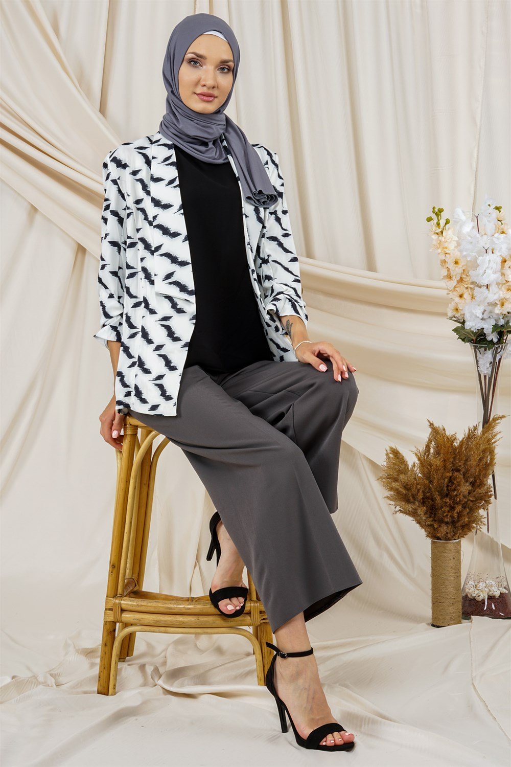 Kadın Kruvaze Yaka Kolları Büzgülü Blazer Ceket  BeyazAT8003