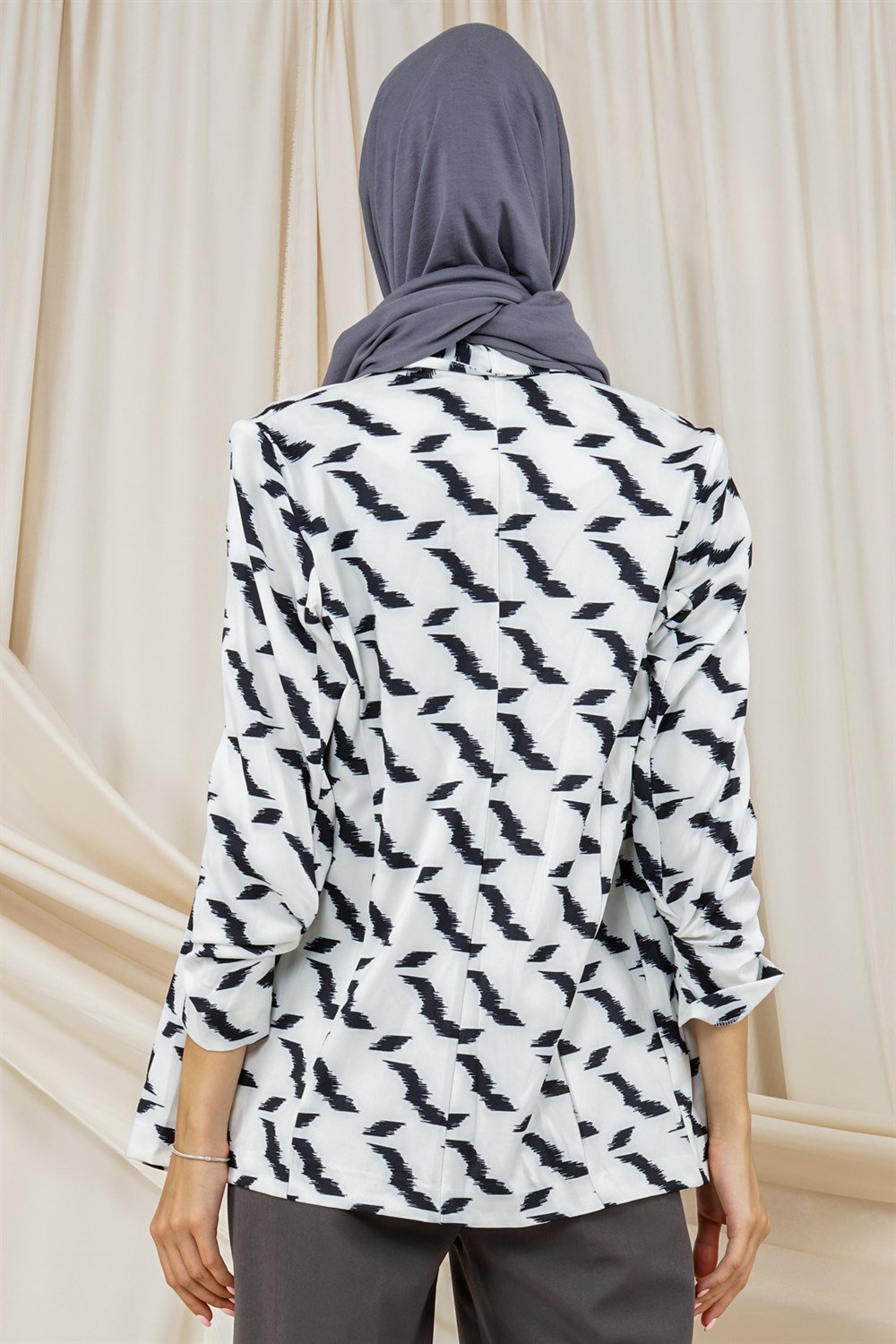Kadın Kruvaze Yaka Kolları Büzgülü Blazer Ceket  BeyazAT8003