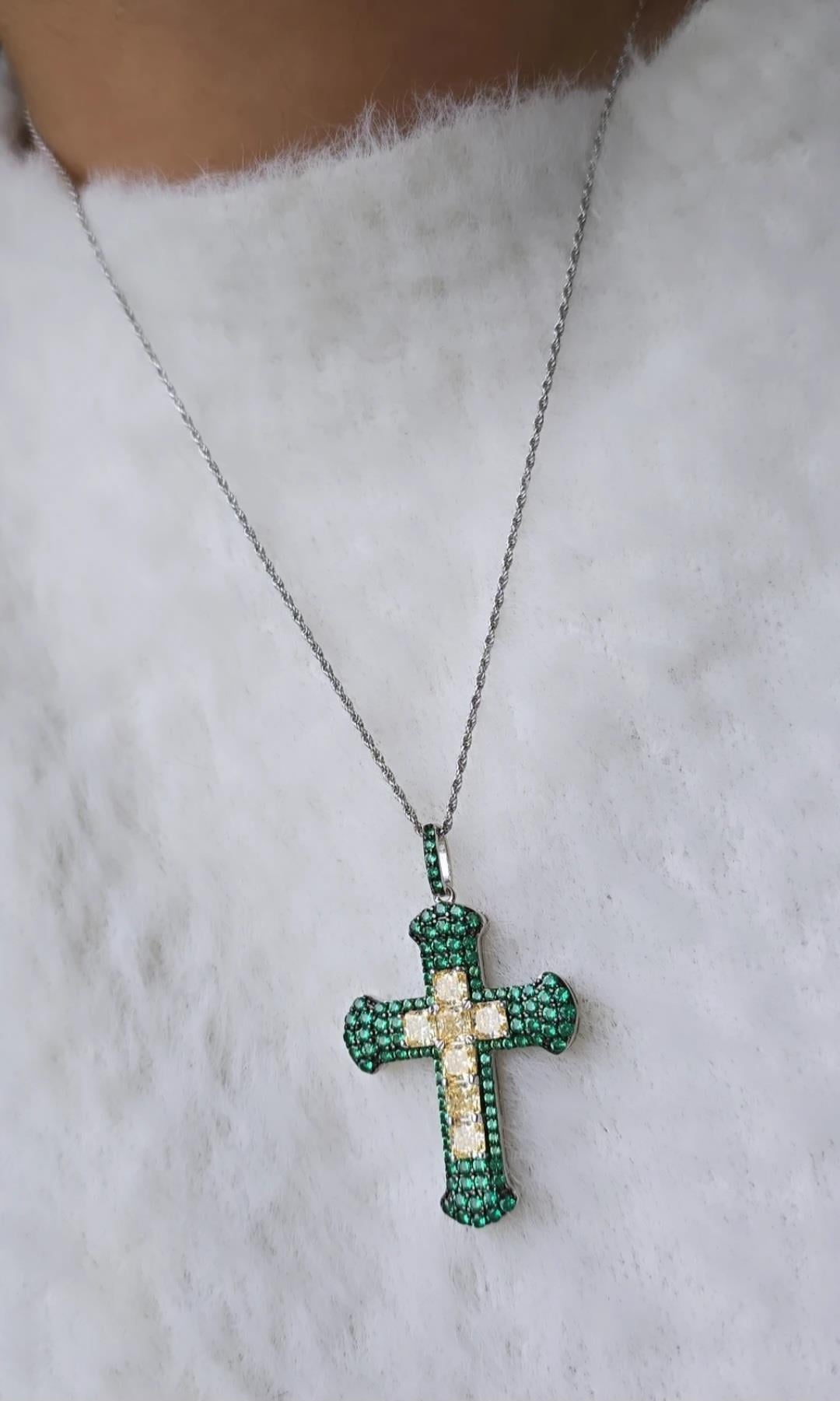 İTHAL SARI BUZ KESİM YEŞİL HAÇ CROSS GÜMÜŞ KOLYE
