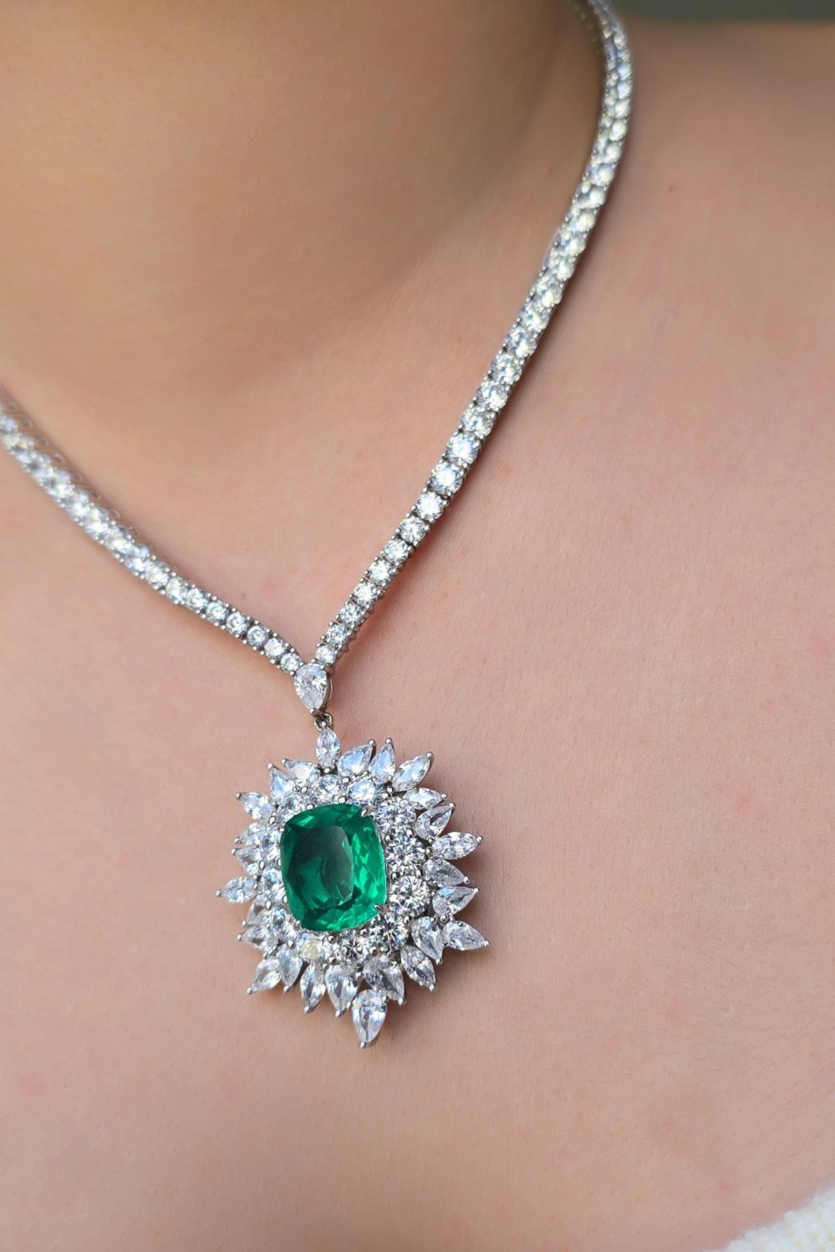 PREMİUM EMERALD TAŞLI GÜMÜŞ KOLYE