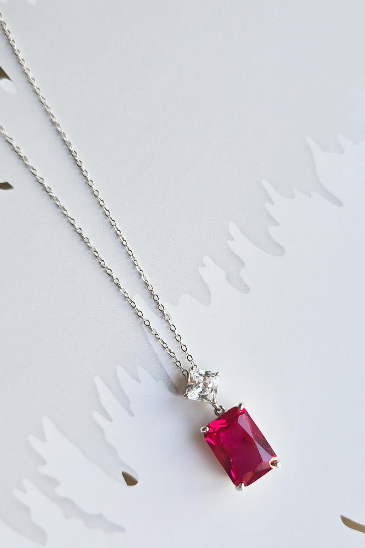 YAKUT RUBY DİKDÖRTGEN GÜMÜŞ KOLYE