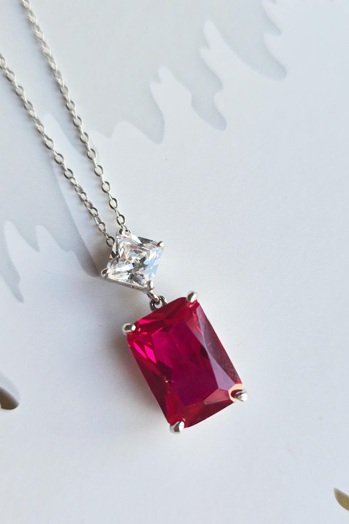 YAKUT RUBY DİKDÖRTGEN GÜMÜŞ KOLYE