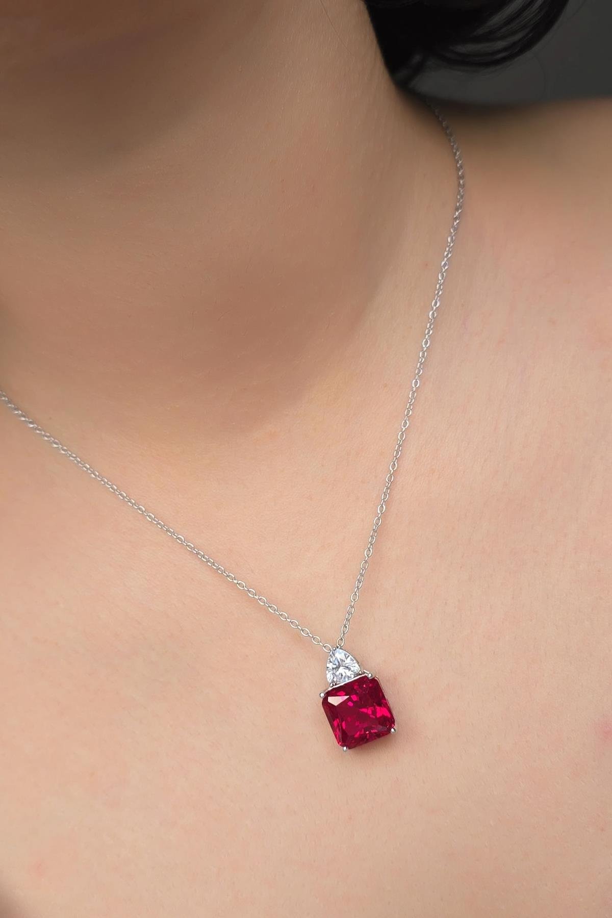 YAKUT RUBY KARE GÜMÜŞ KOLYE