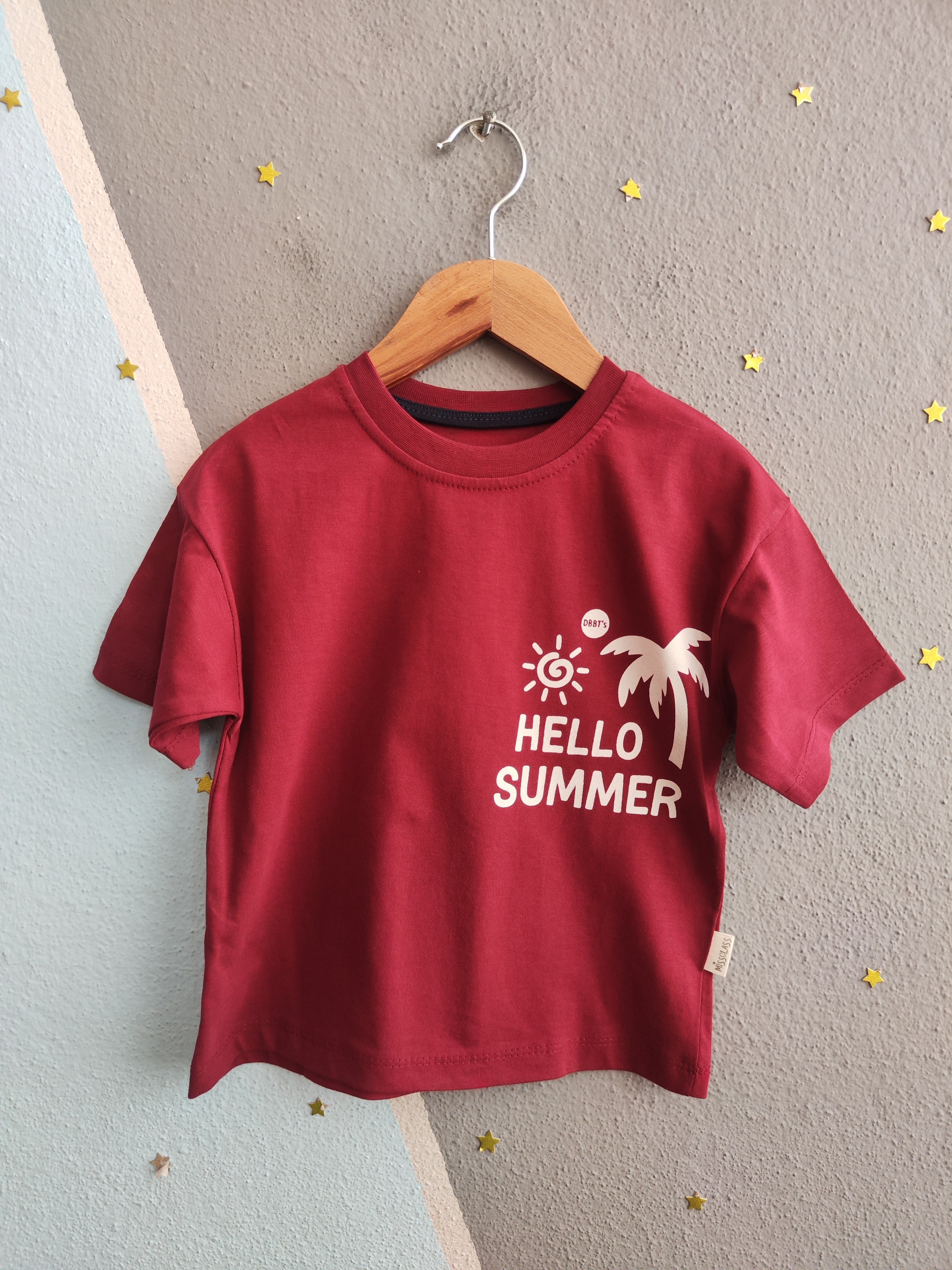 2087 - Hello Summer Baskılı Şapkalı Yazlık Erkek Çocuk Takımı - Bordo