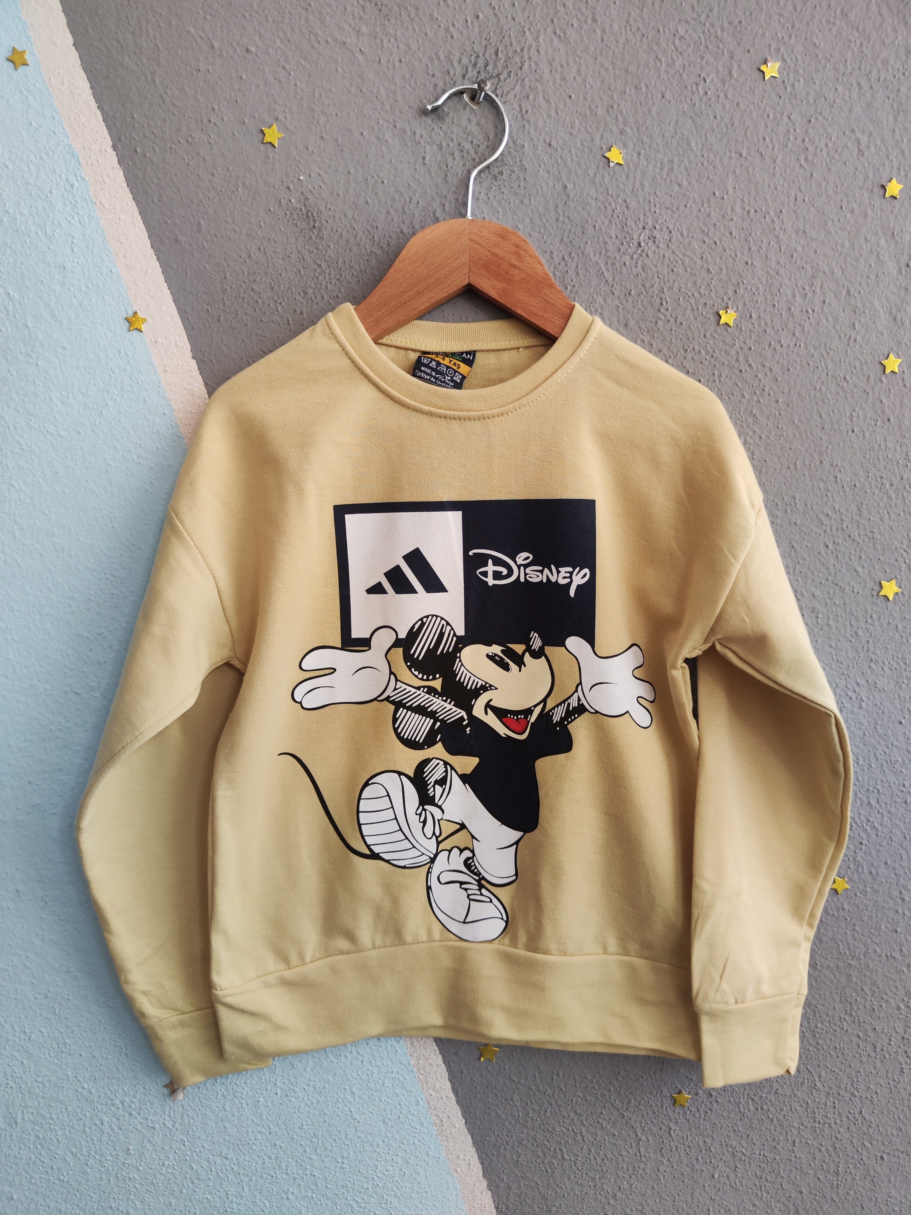 2123 - Üstü Baskılı Altı Şeritli Erkek Çocuk Takım  - Sarı