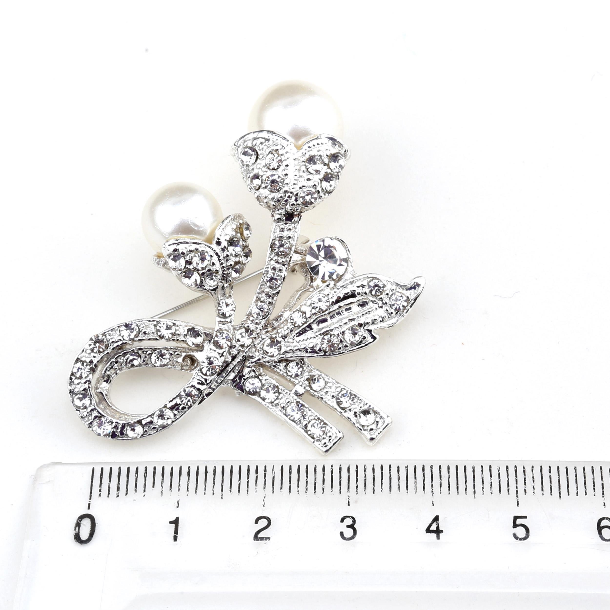 Kristal Taşlı ve İncili Çiçek Broş