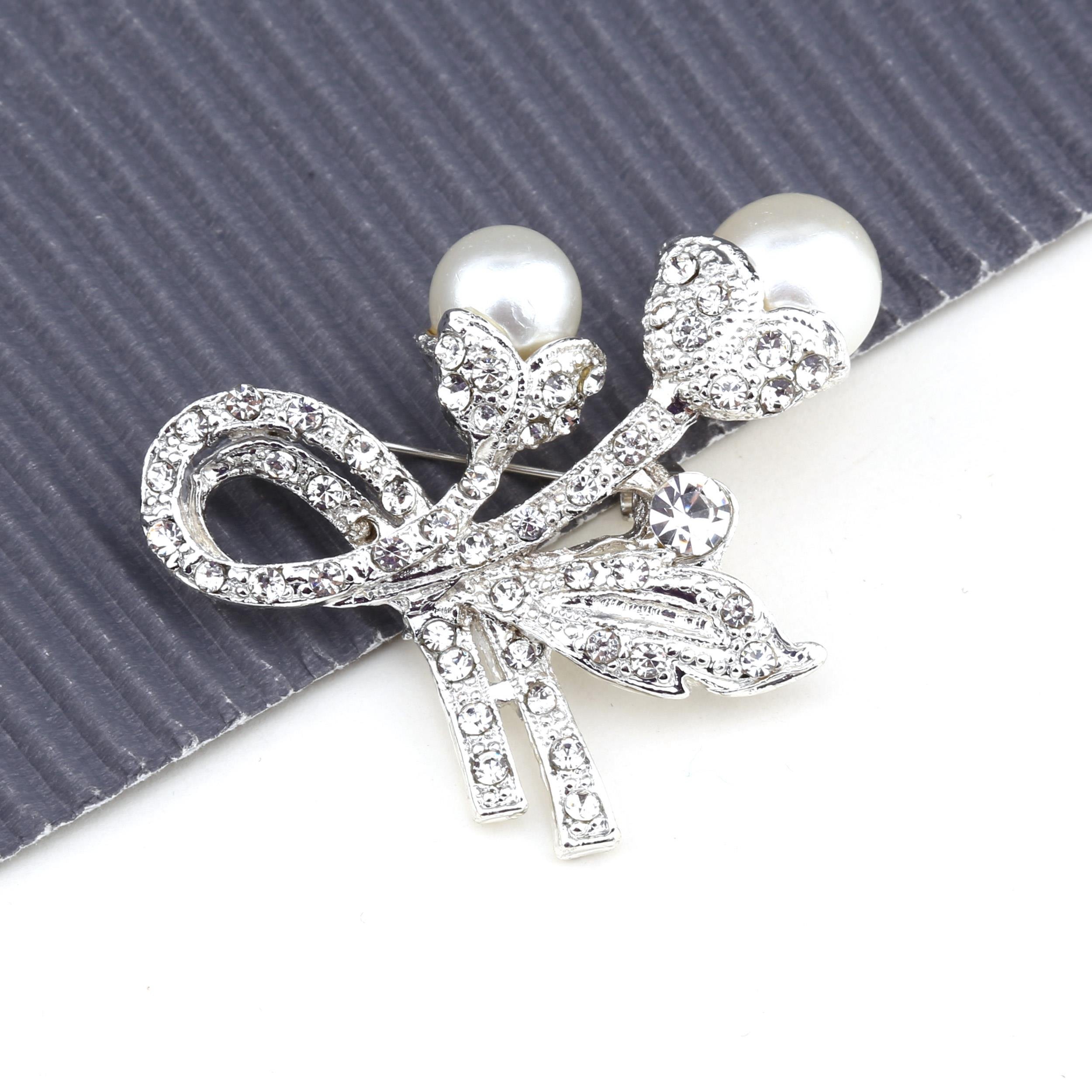 Kristal Taşlı ve İncili Çiçek Broş Gümüş