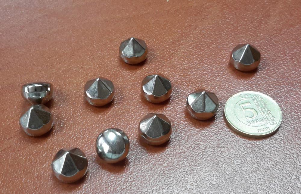 Metalik Piramit Taş (25 adet)