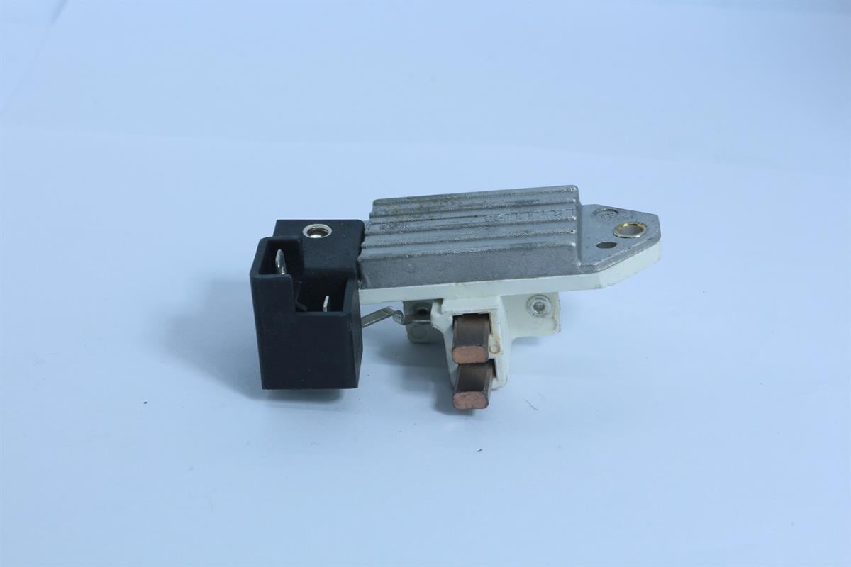 MAKO 24 V SARJ KONJEKTÖRÜ İVECO 50 NC 83602381