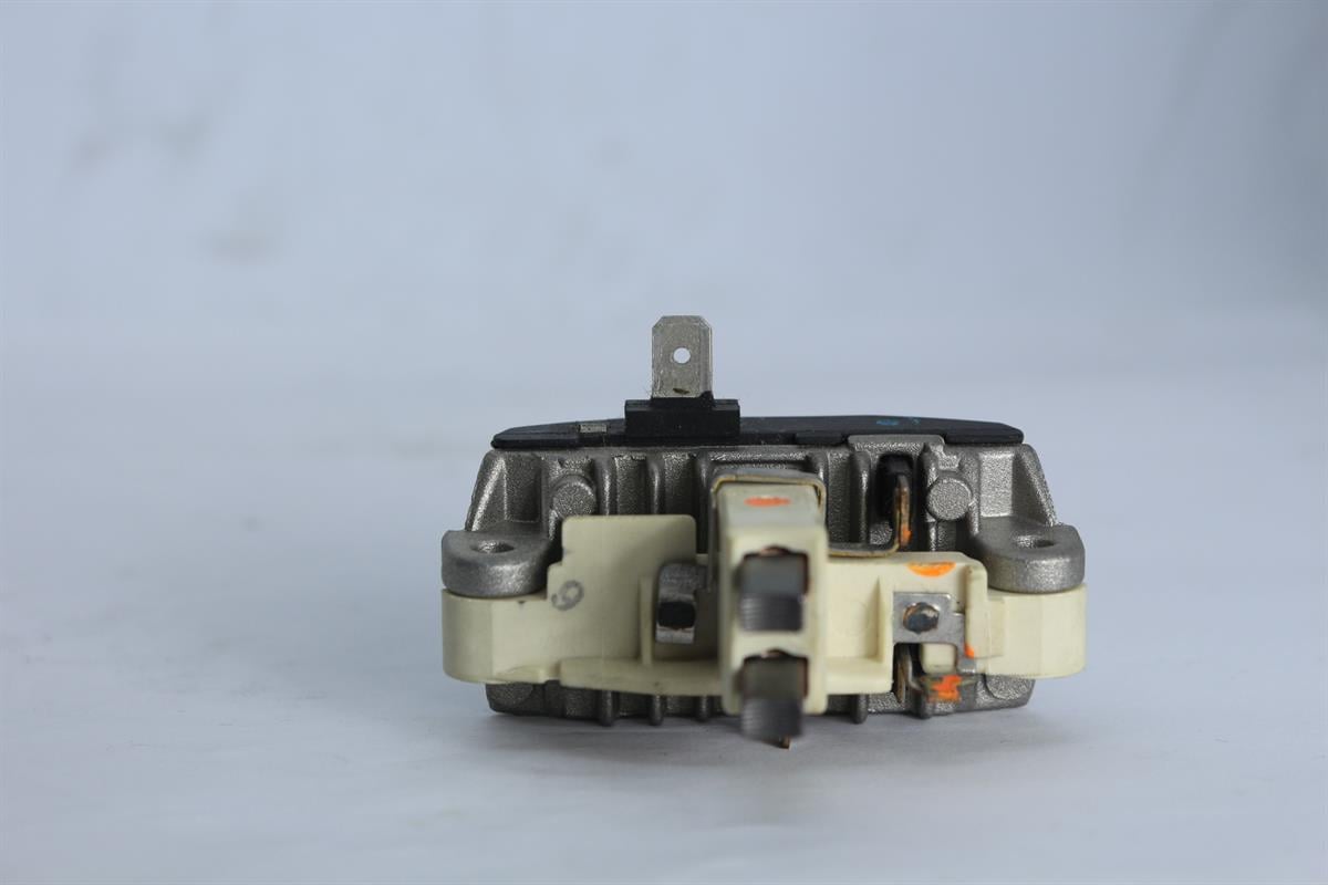 VOLVO BOSCH SARJ KONJEKTÖRÜ  1197311520