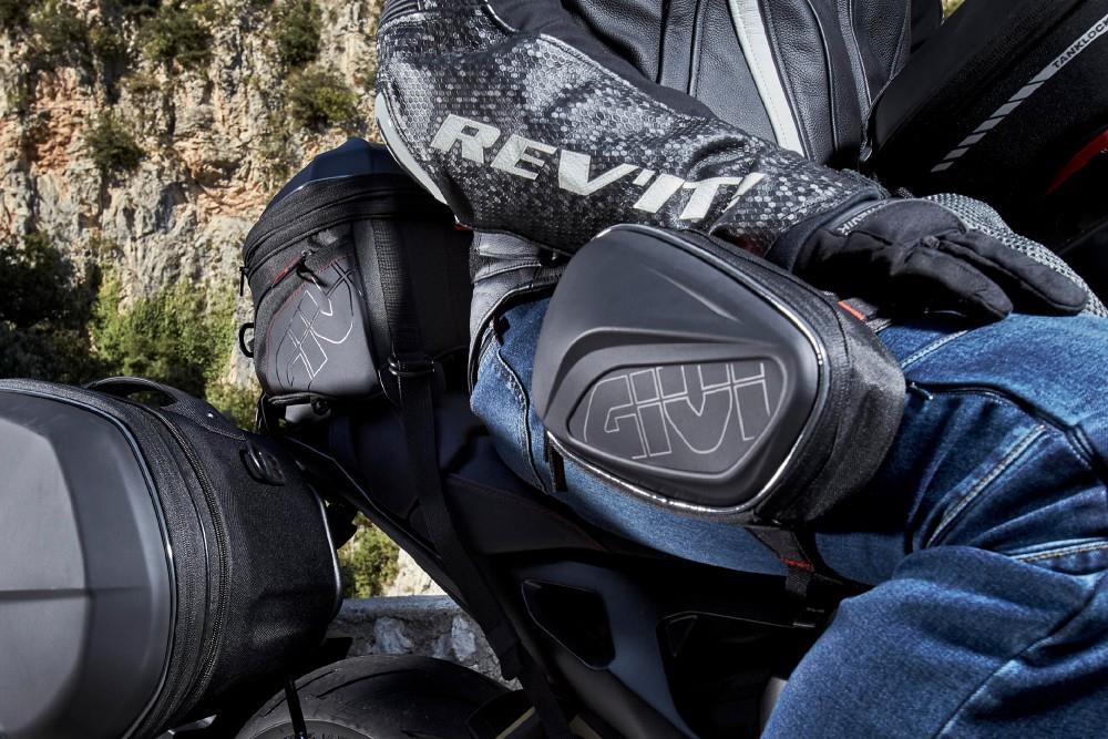 givi-st608b-bacak-cantasi-b5-400.jpeg