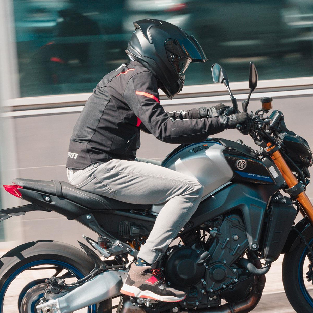 Nexx Y.100R Full Black  Kapalı Motosiklet Kaskı