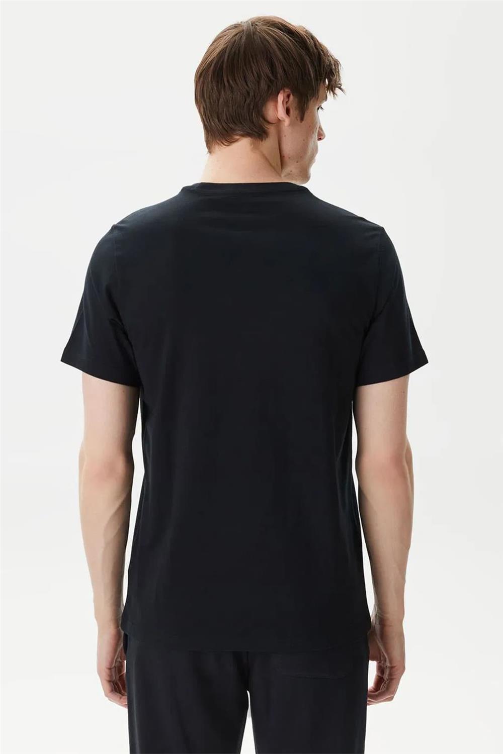 Converse Go-To Star Chevron Logo Standard-Fıt T-Shırt Erkek Tişört 10025458-001