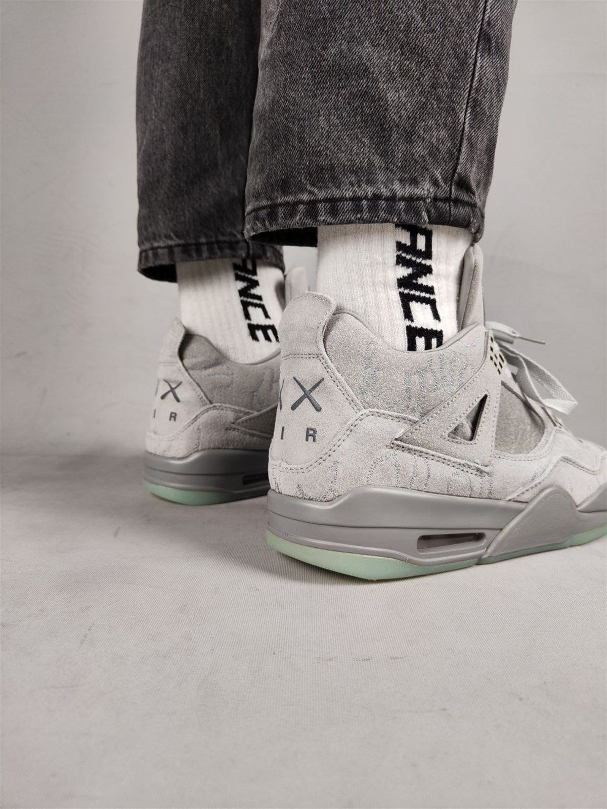 ela22Elagance R4 Kaws