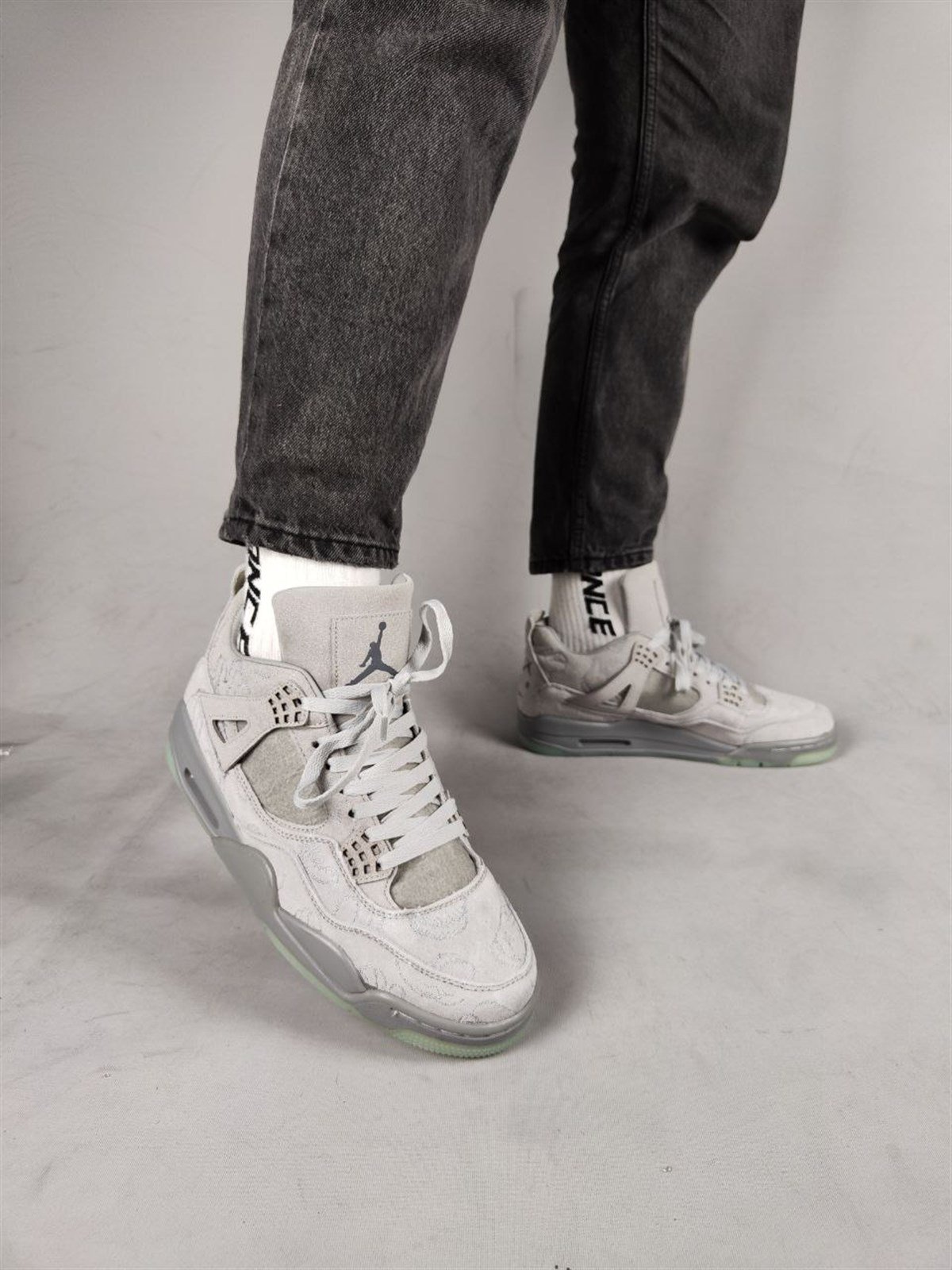 ela22Elagance R4 Kaws