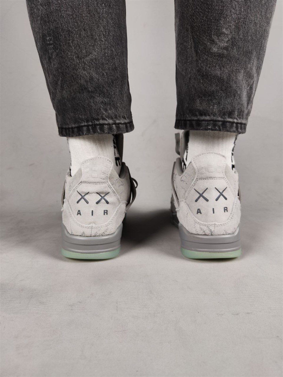 ela22Elagance R4 Kaws