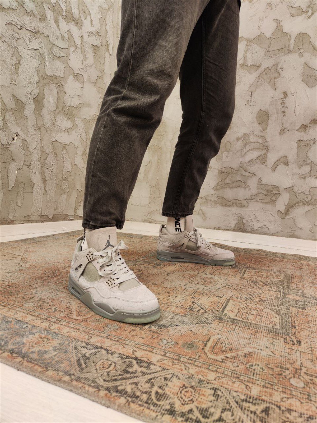 ela22Elagance R4 Kaws