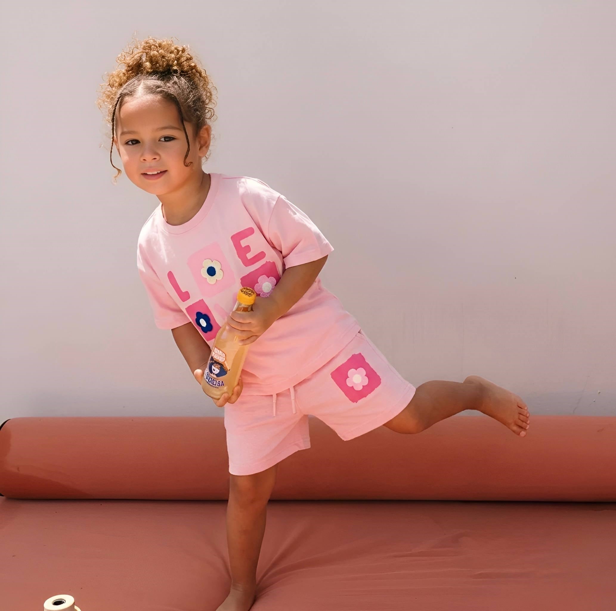 Kız Çocuk 2-8 Yaş arası Love pembe  Şortlu Yazlık Takım