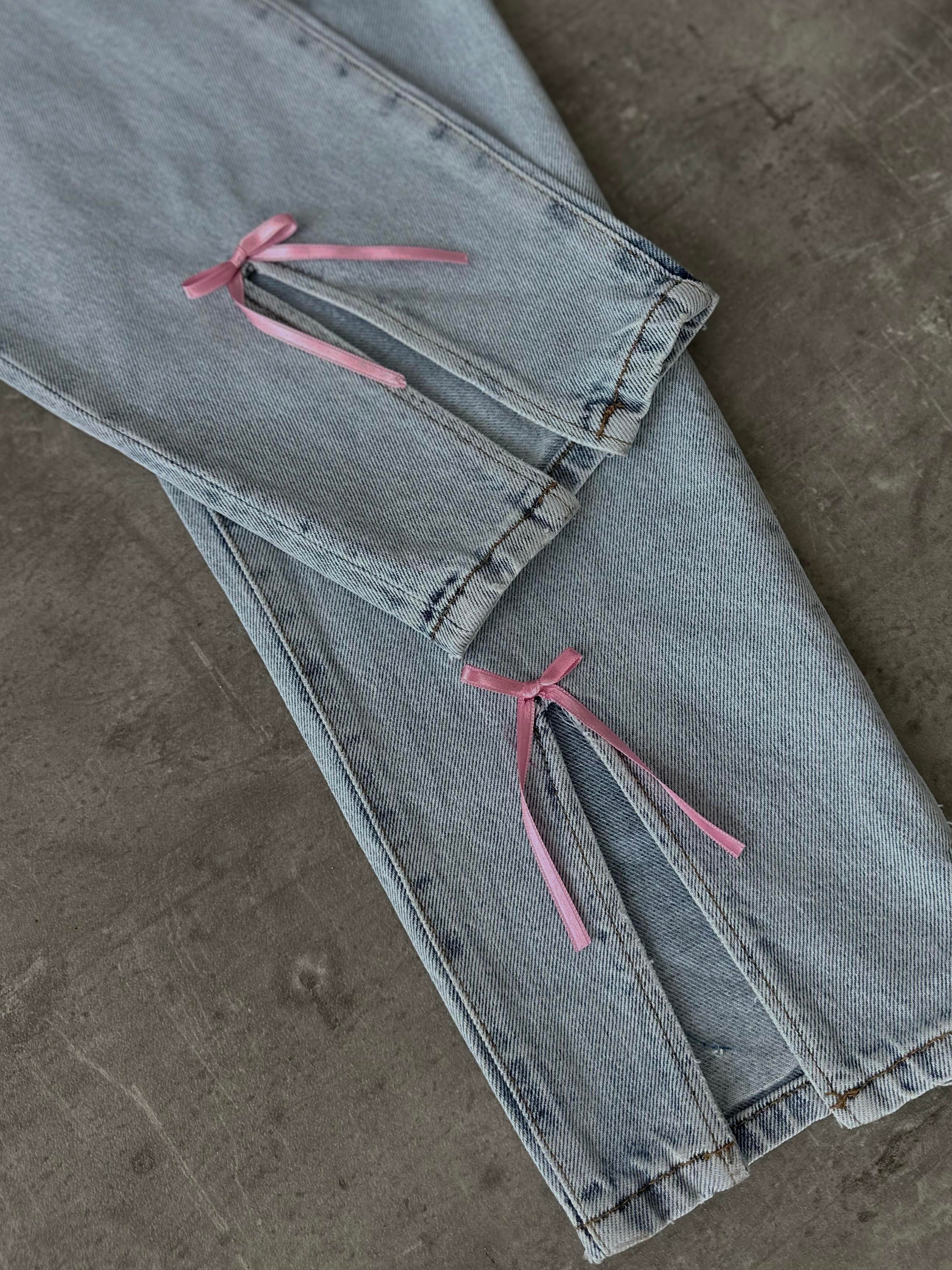 Aesth Pembe Fiyonk Detaylı Yırtmaçlı Jean