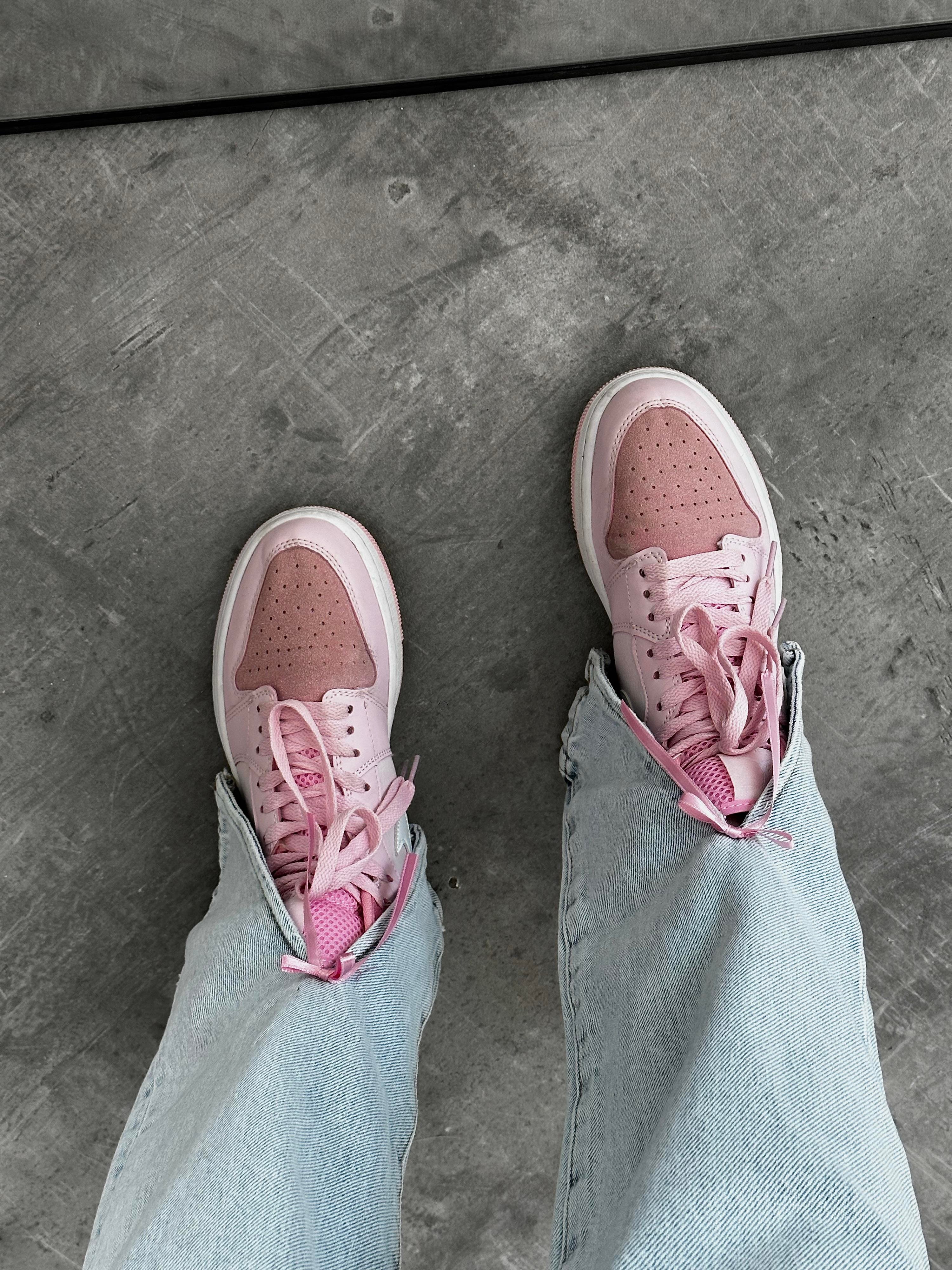 Aesth Pembe Fiyonk Detaylı Yırtmaçlı Jean