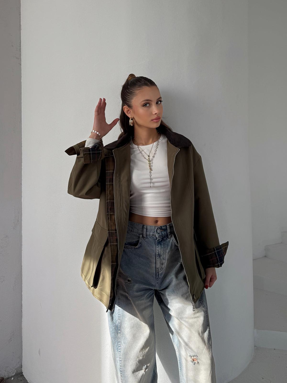 Elvar Yakası Kadife Detay Ekose Astarlı Haki Ceket