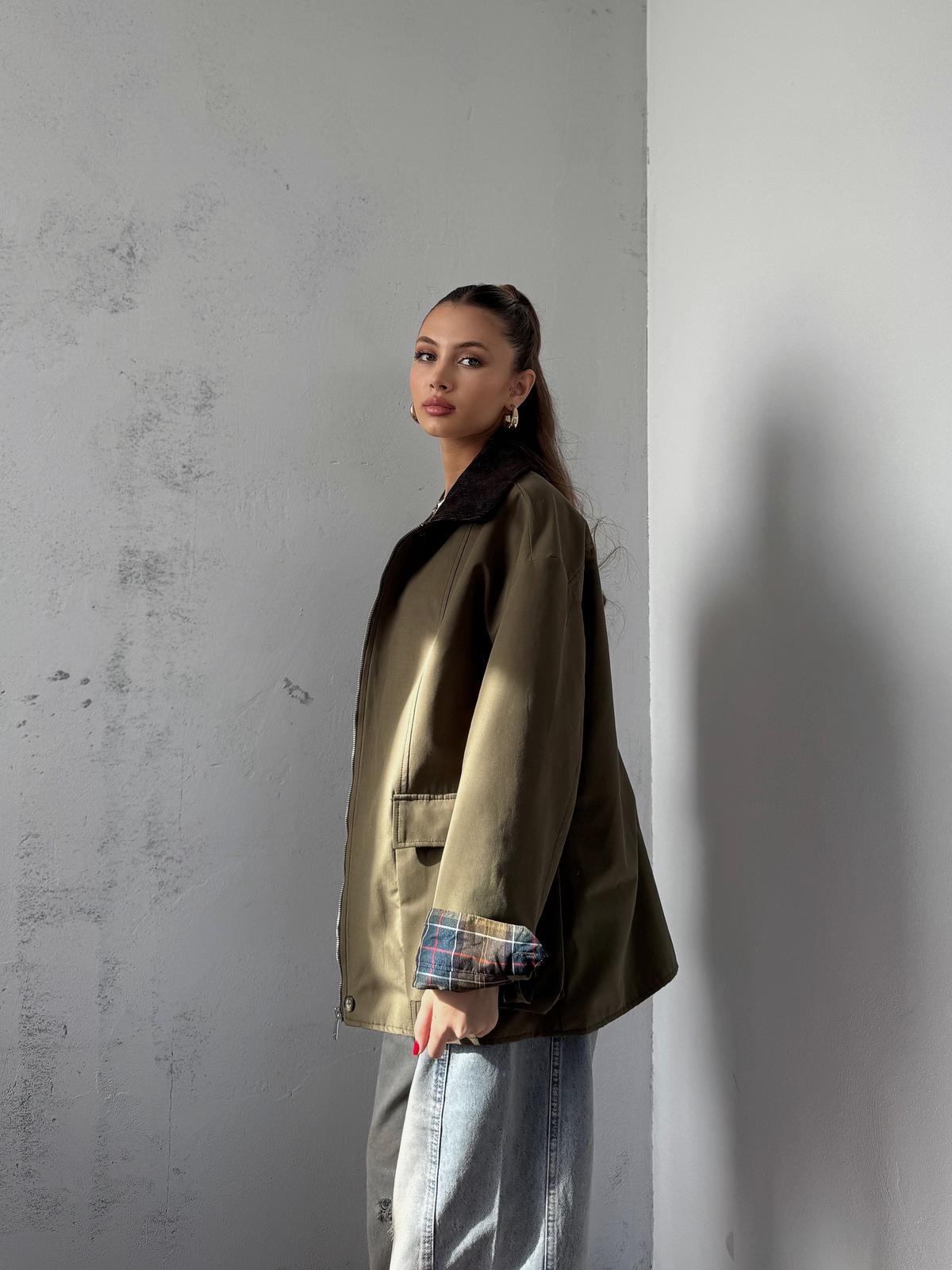 Elvar Yakası Kadife Detay Ekose Astarlı Haki Ceket