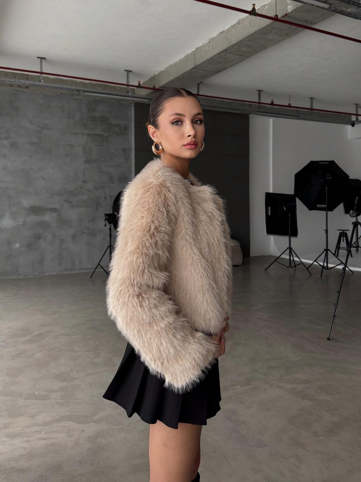 Foxelle Yakasız Ekru Kürk Ceket