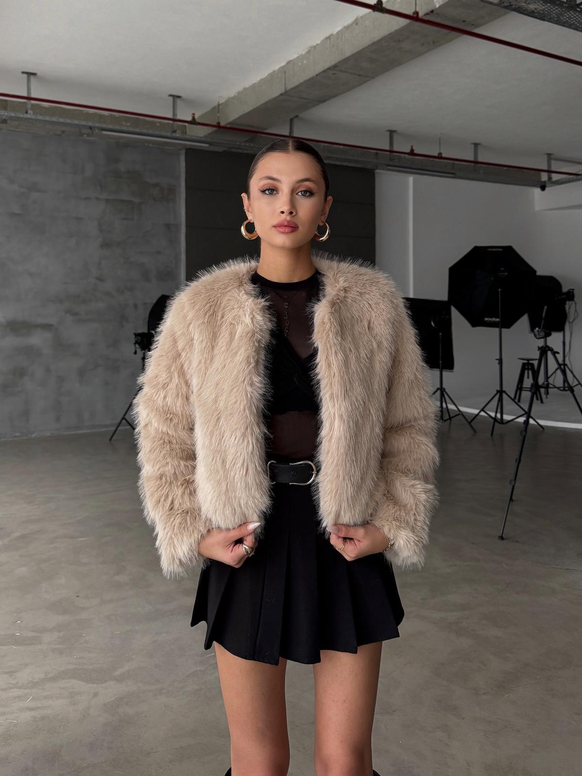 Foxelle Yakasız Ekru Kürk Ceket