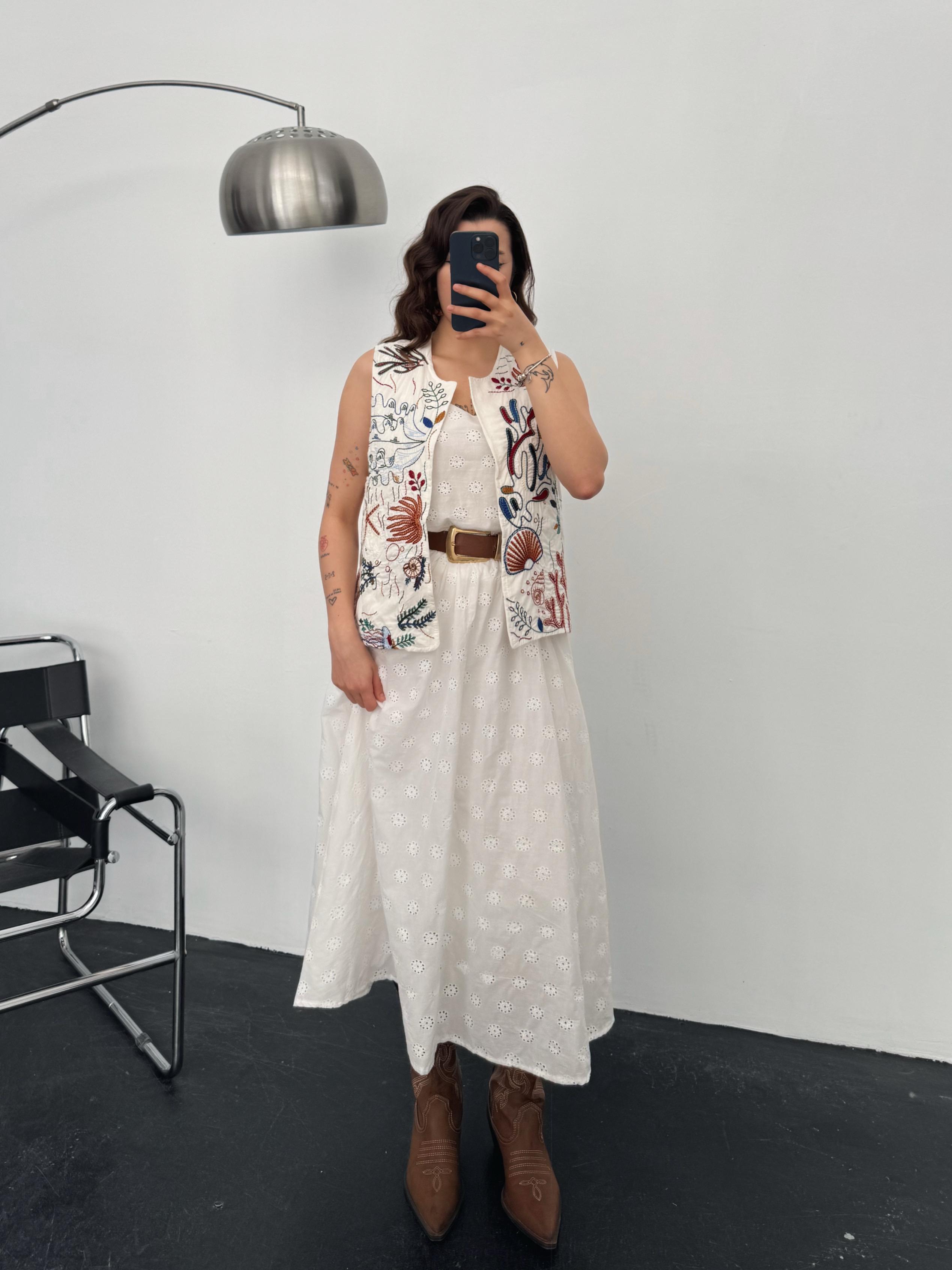 Harper Deniz Kabuğu İşlemeli Beyaz Premium Uzun Yelek