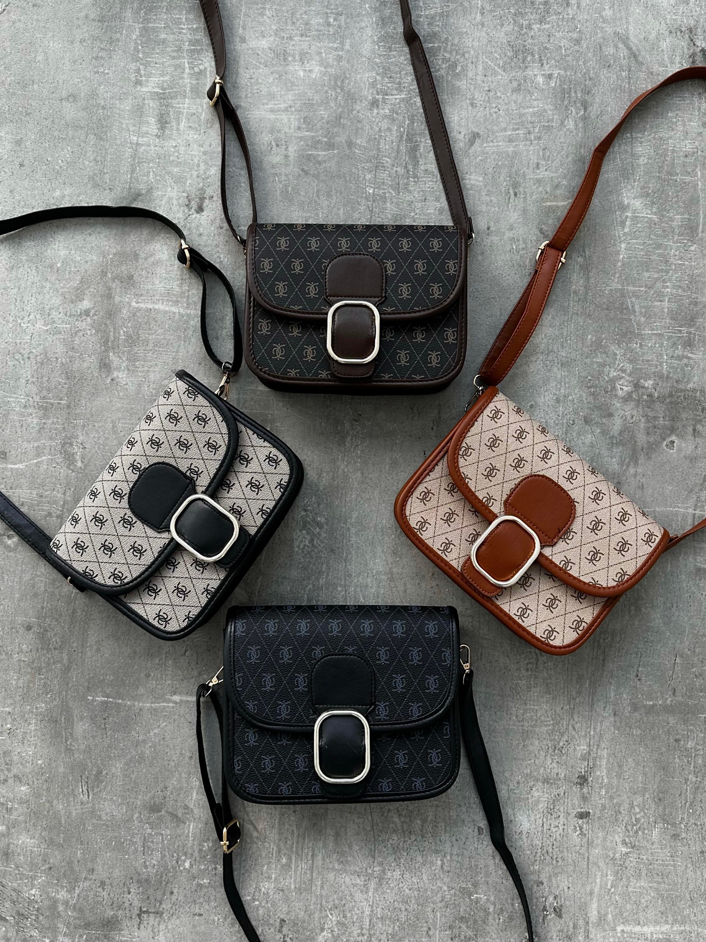 Kilitli Monogram Taba Çapraz Çanta