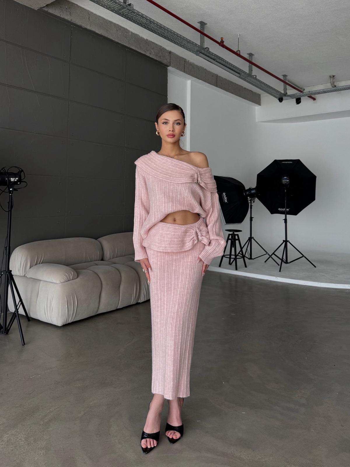 Layer Madonna Yaka Toka Detay Toz Pembe Etekli Triko Takım