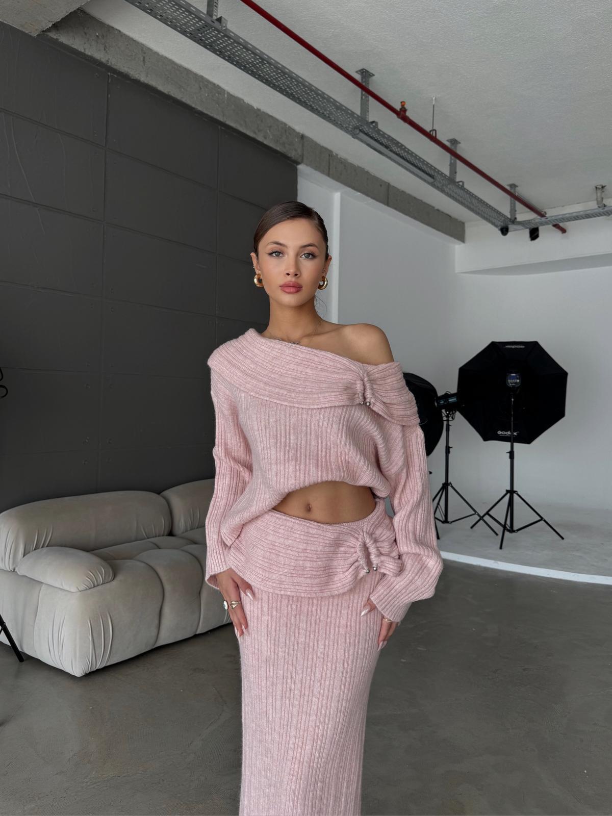 Layer Madonna Yaka Toka Detay Toz Pembe Etekli Triko Takım