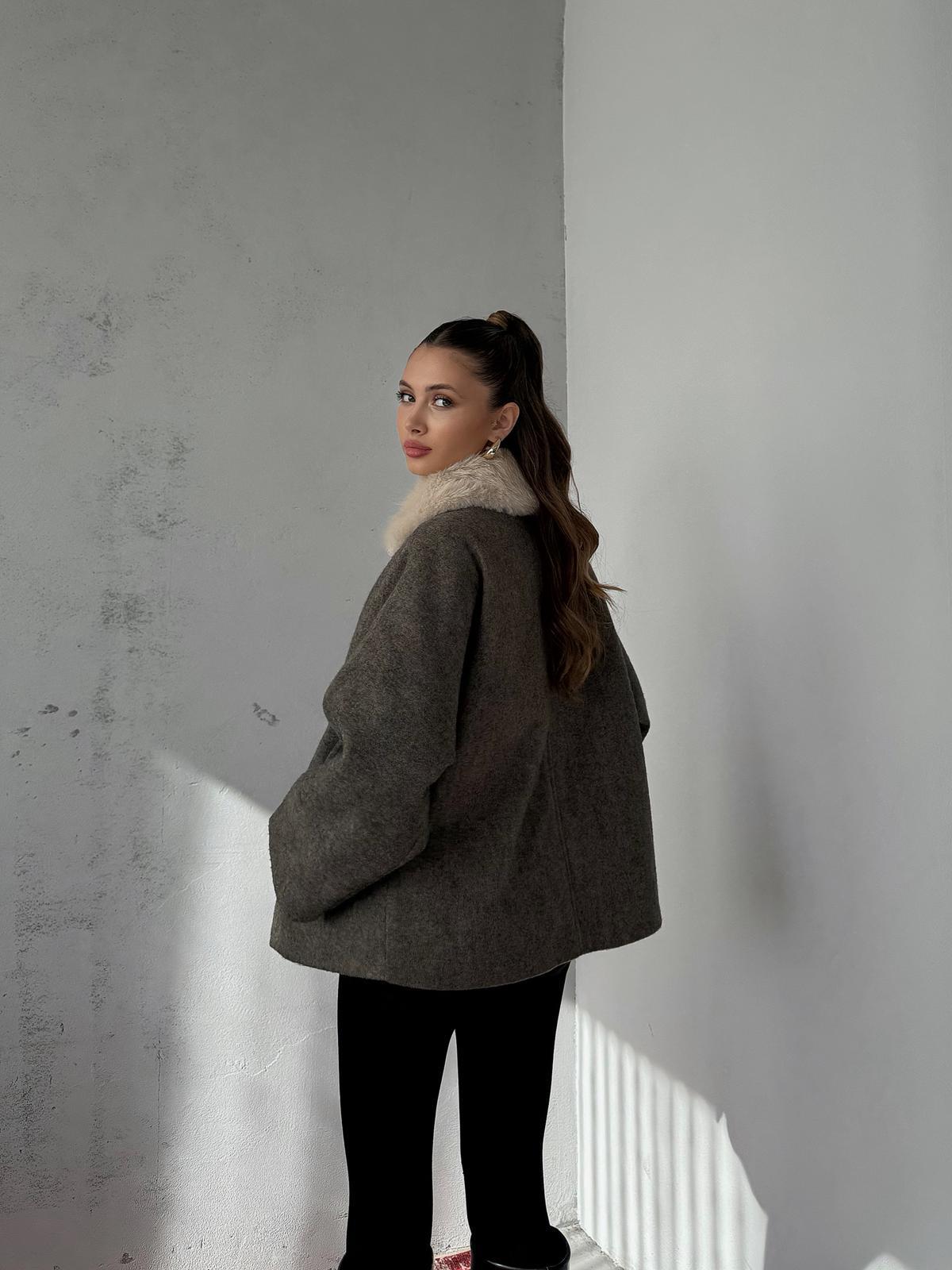 Luvet Yakası Kürk Detay Kısa Vizon Kaşe Ceket