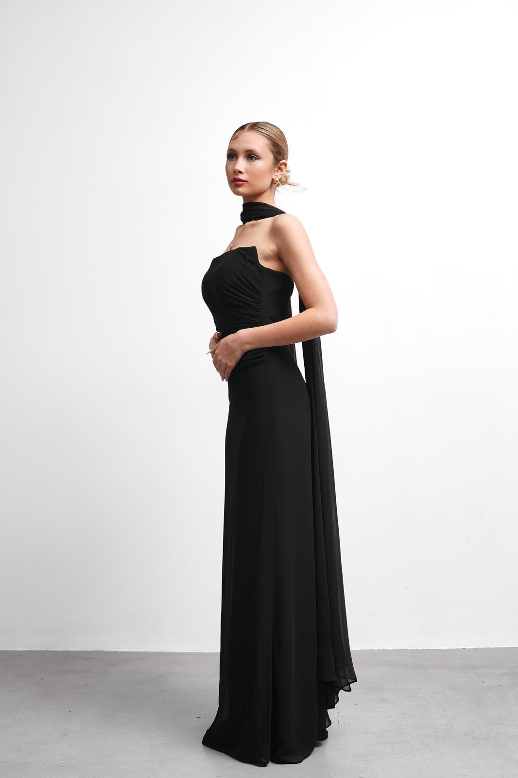 OWNIGHT FinesS Straplez Drape Detay Fularlı Siyah Uzun Abiye 