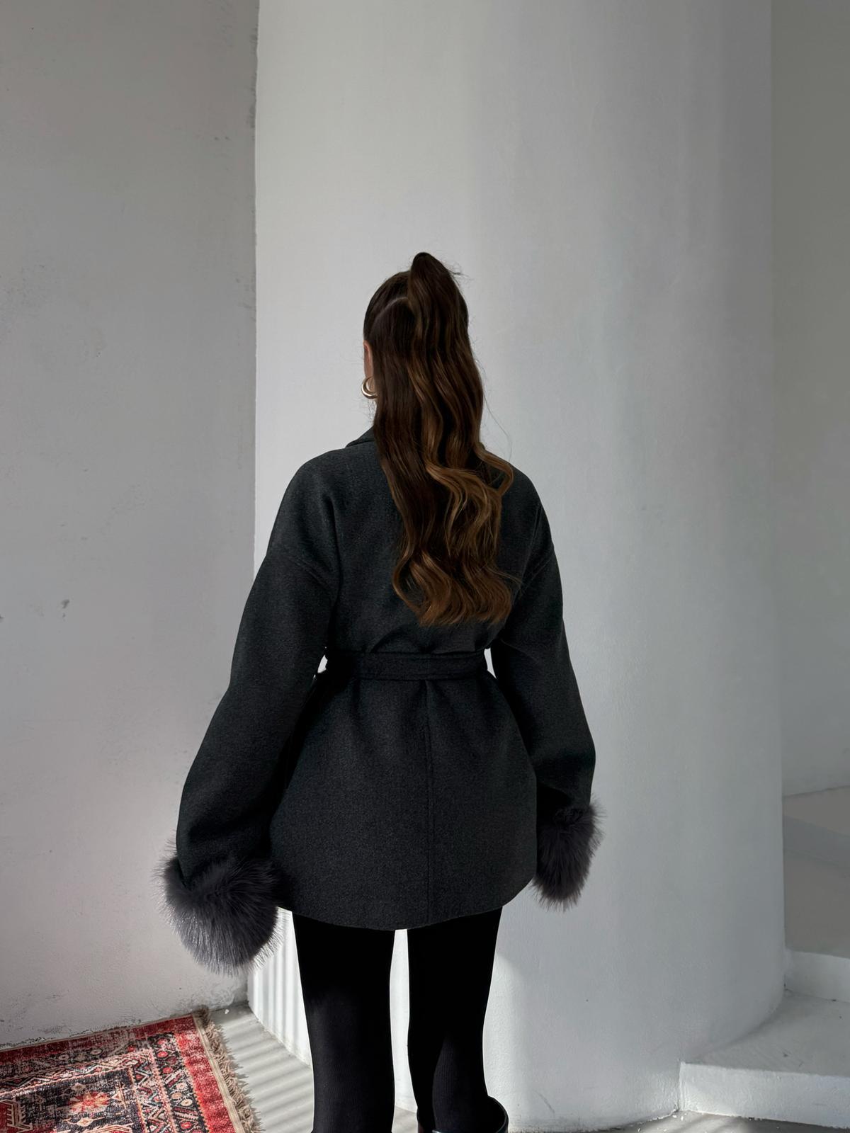 Tarenne Kolları Kürk Detay Bağlamalı Antrasit Kaşe Kimono