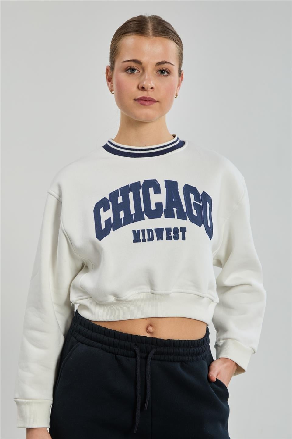 Chicago yazılı crop sweatshirt-5810 - Ekru