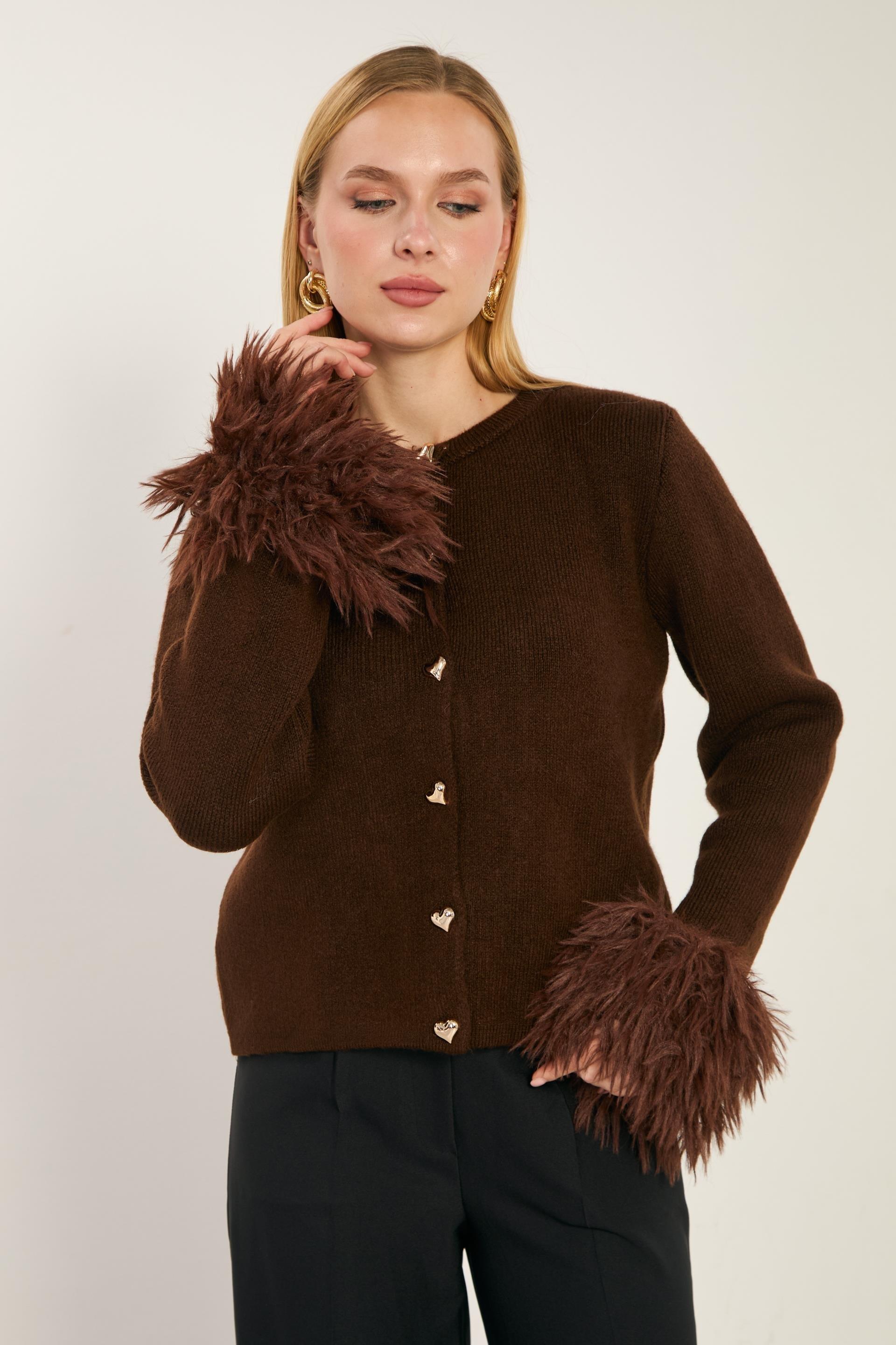 Kolları püsküllü kalp düğmeli hırka-WS-07380 - Acı Kahve