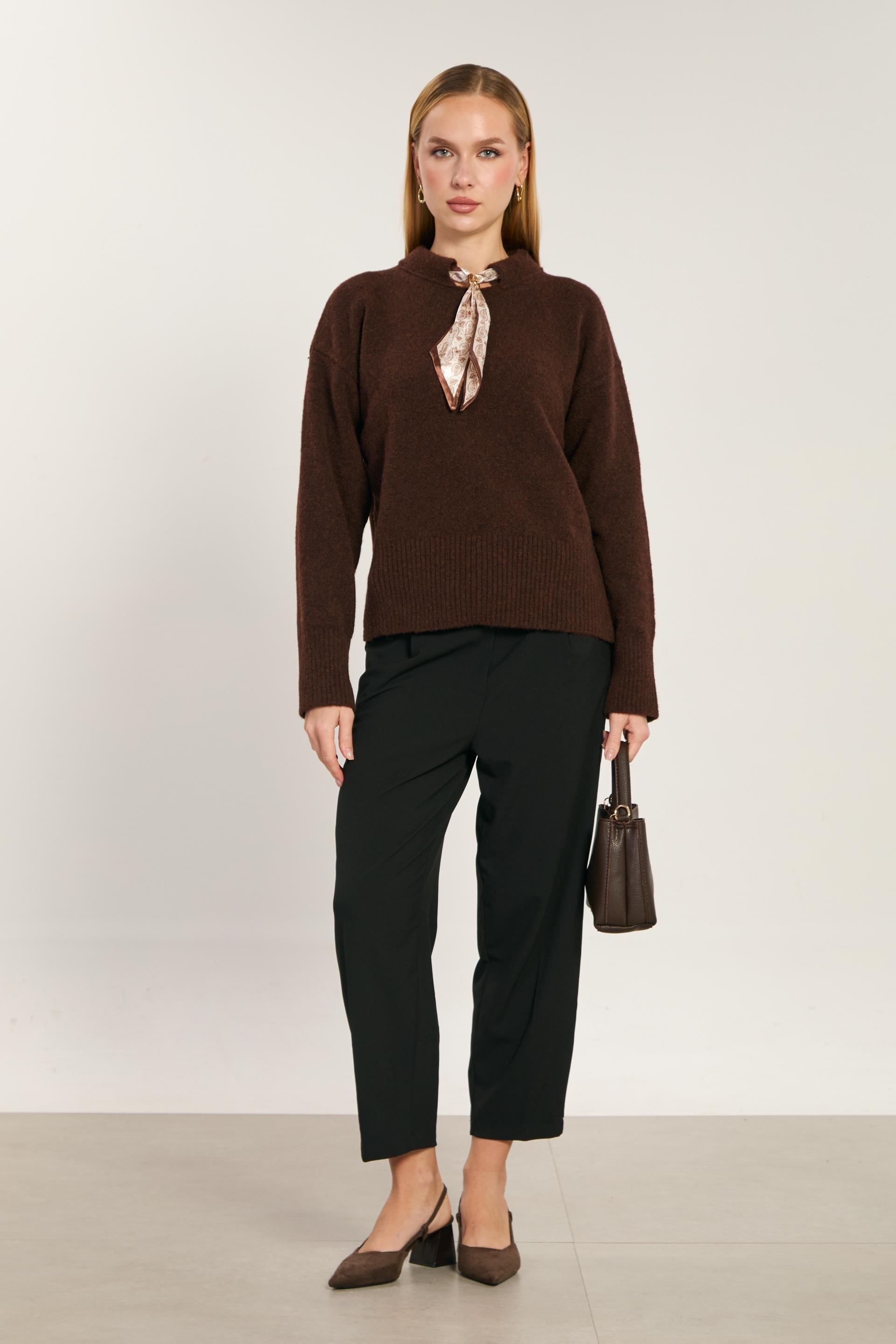 Yaka fular detaylı triko kazak-WS-07493 - Kahve