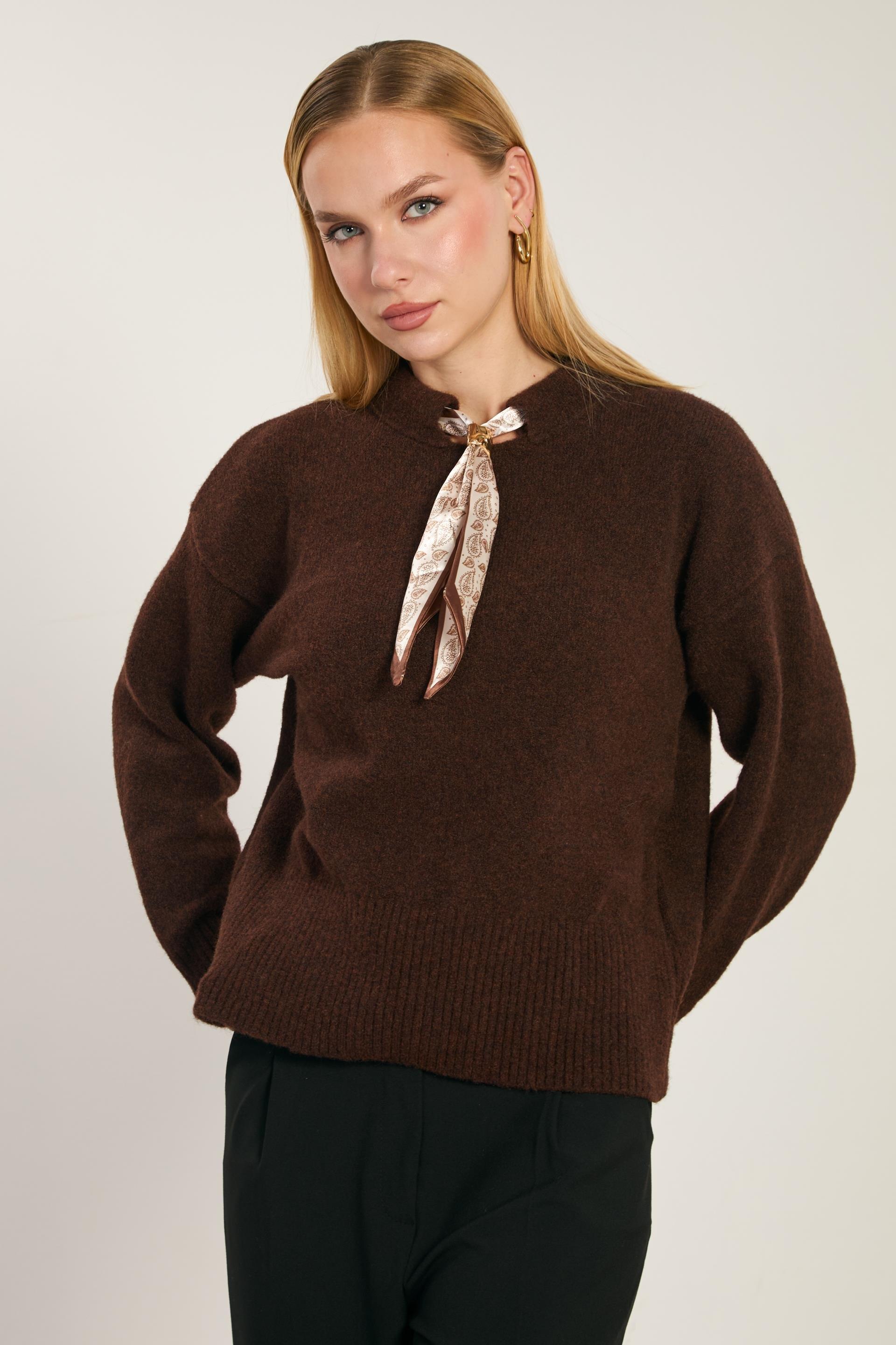 Yaka fular detaylı triko kazak-WS-07493 - Kahve